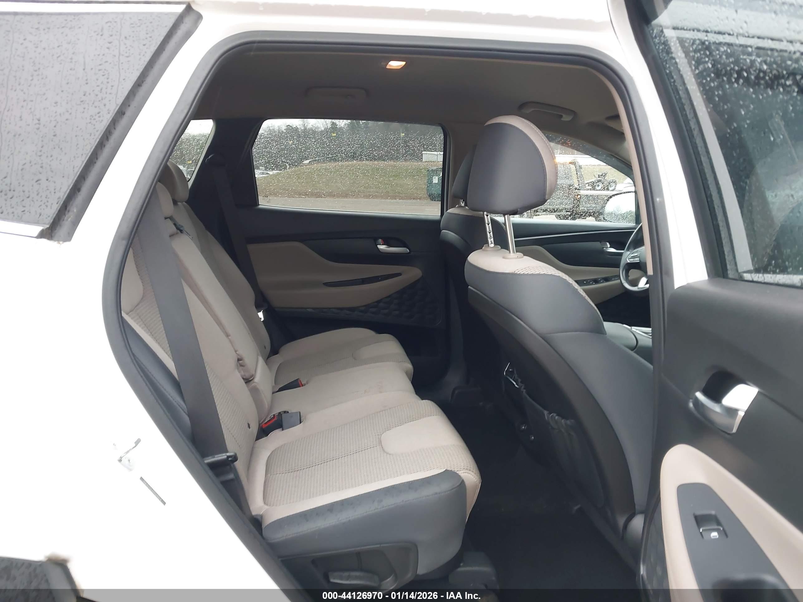 HYUNDAI SANTA image 8