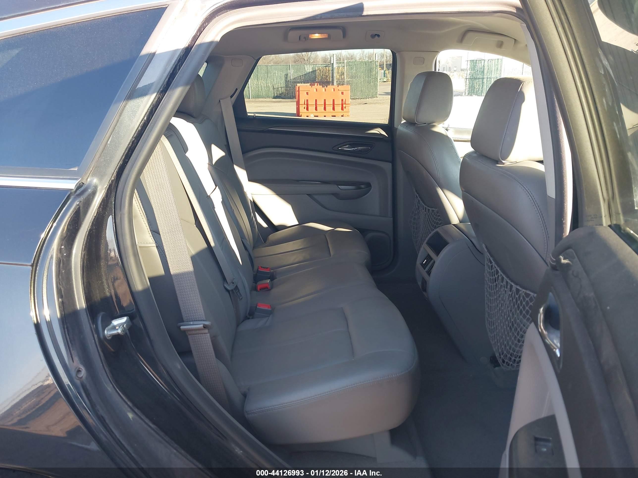 CADILLAC SRX image 8