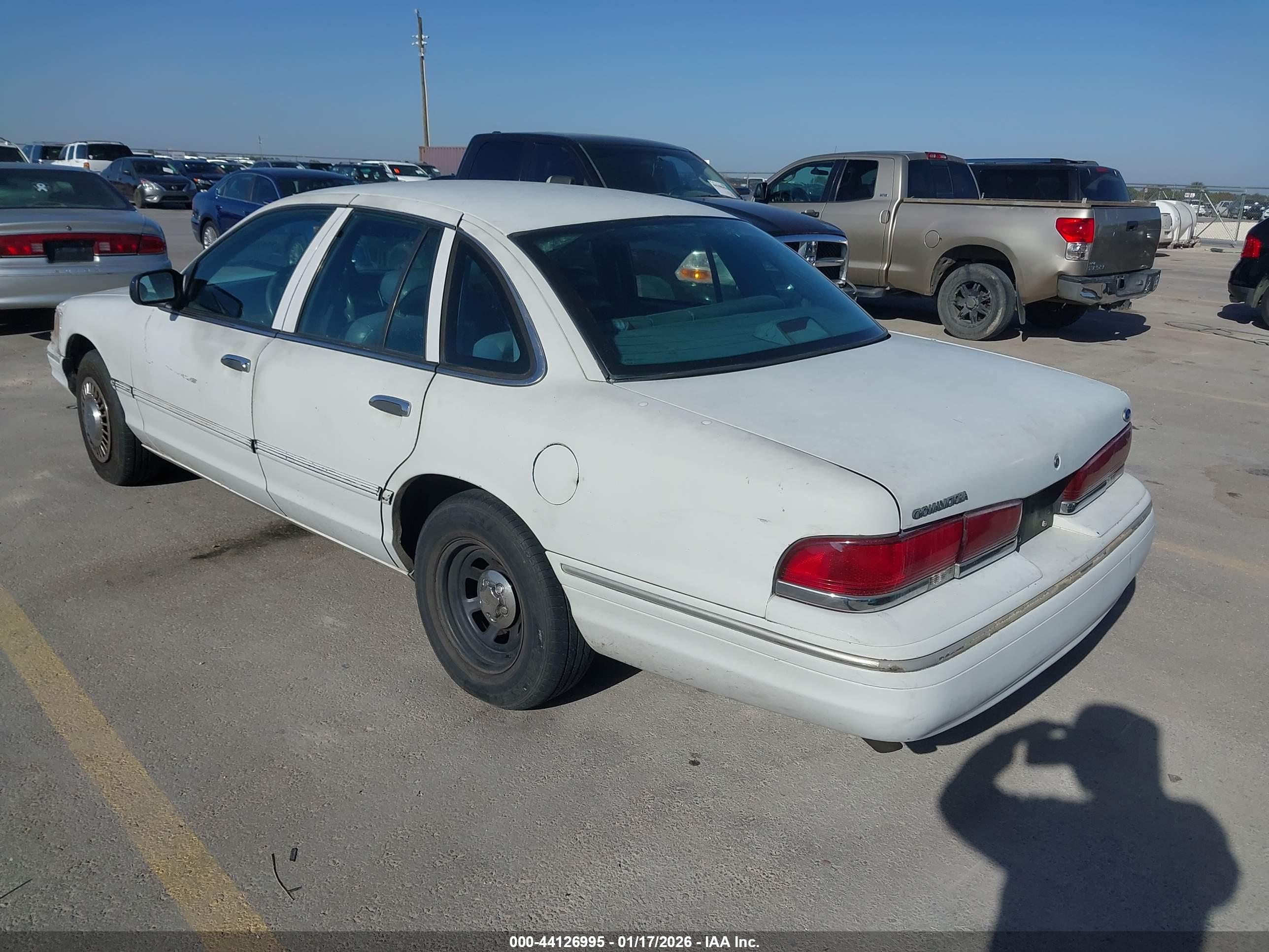 FORD CROWN image 3
