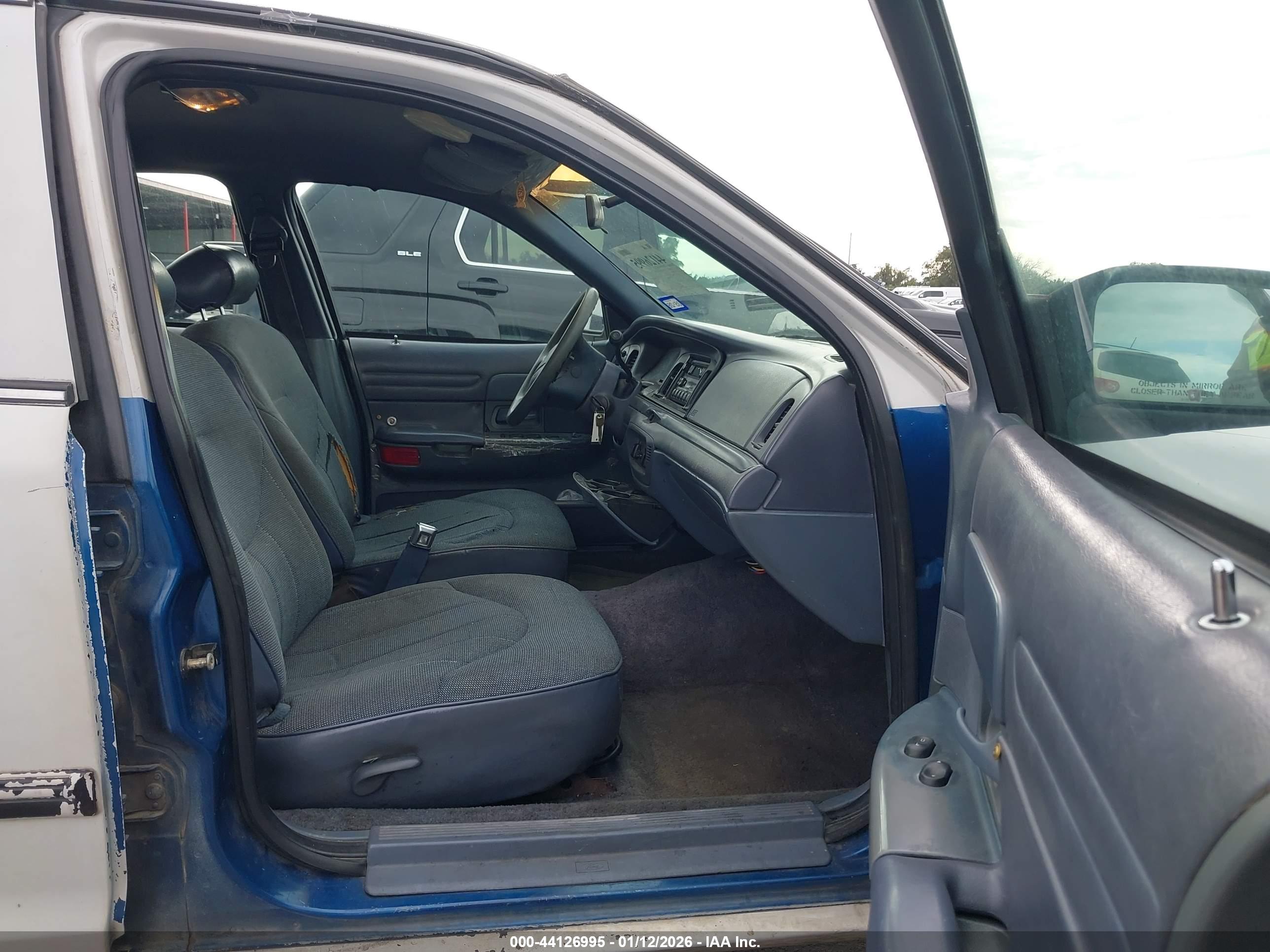 FORD CROWN image 5