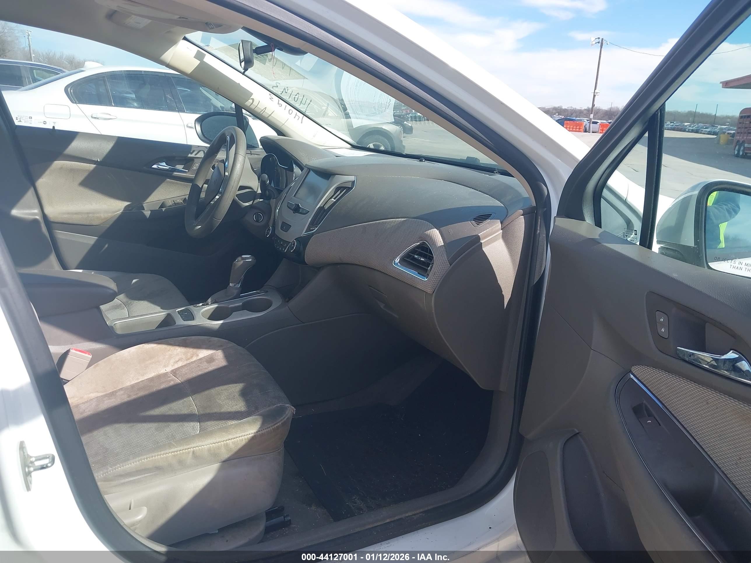 CHEVROLET CRUZE image 5