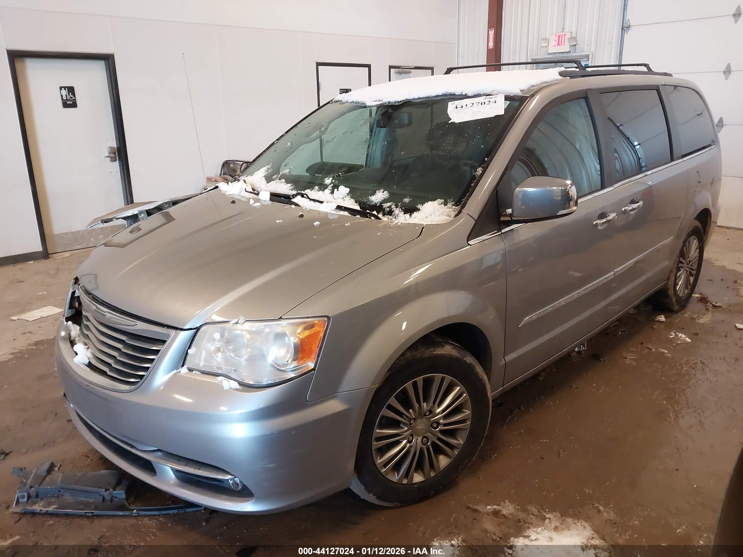 CHRYSLER TOWN image 2