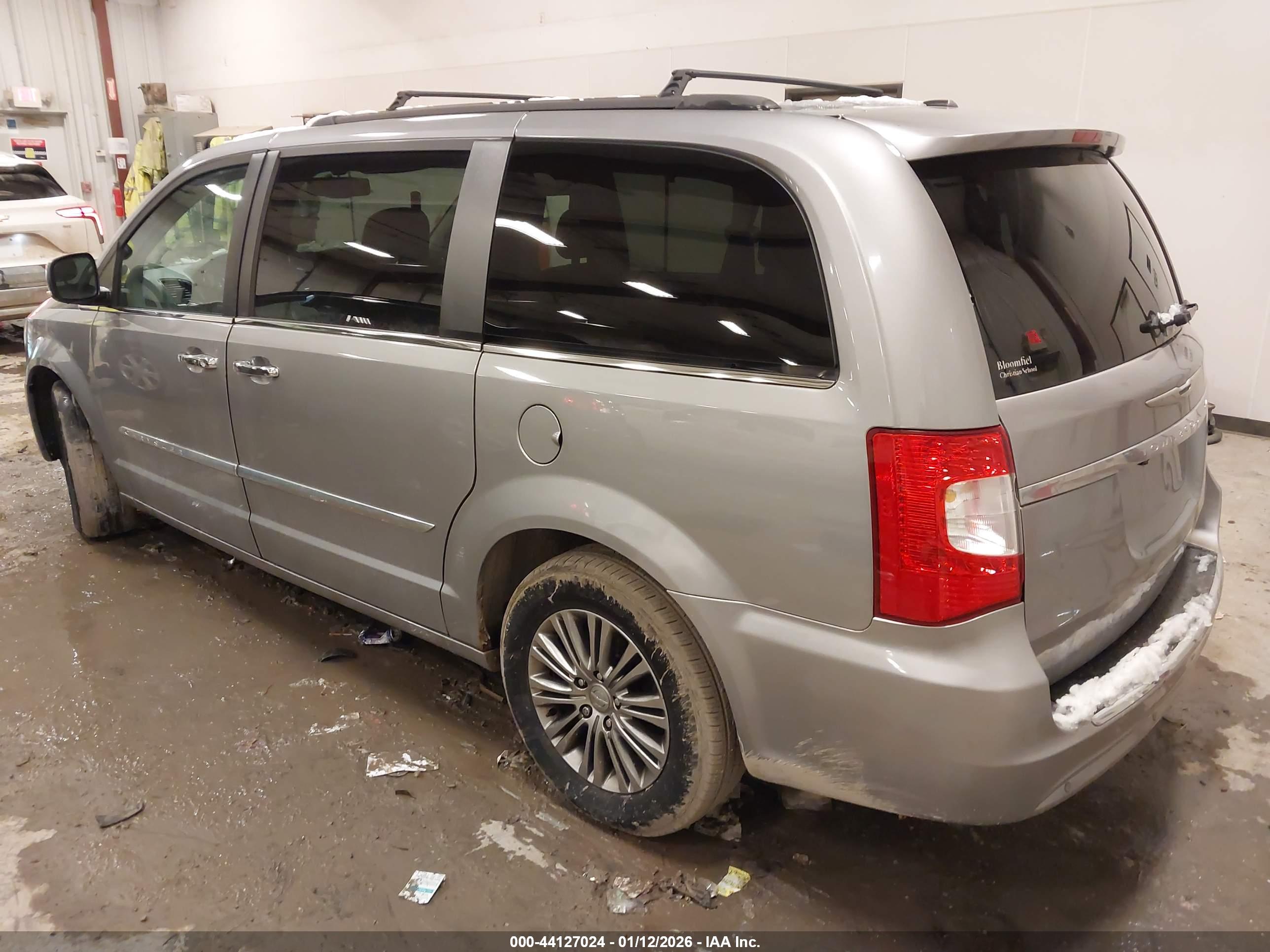 CHRYSLER TOWN image 3