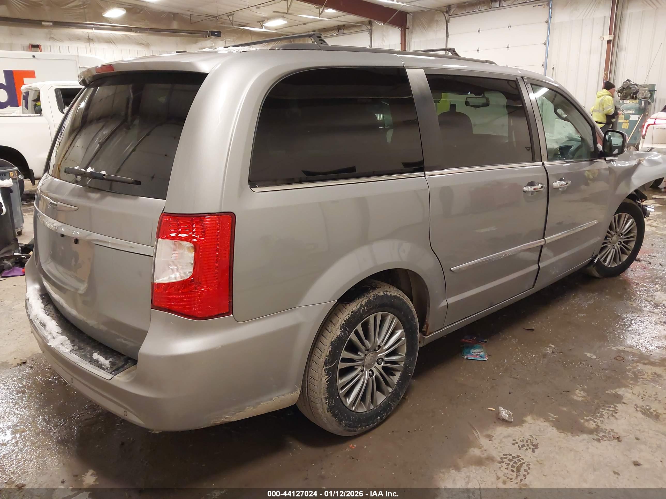 CHRYSLER TOWN image 4