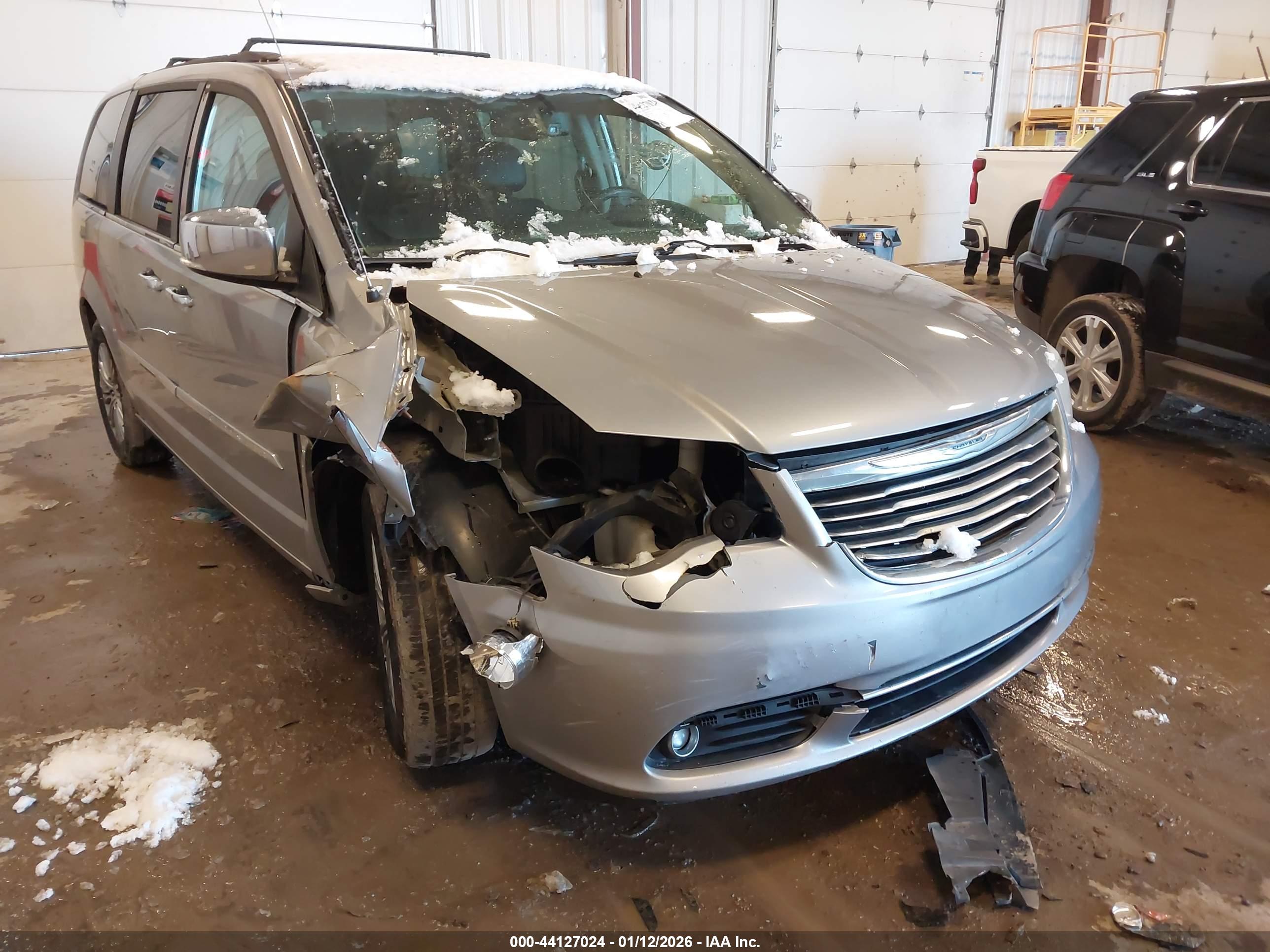 CHRYSLER TOWN image 6