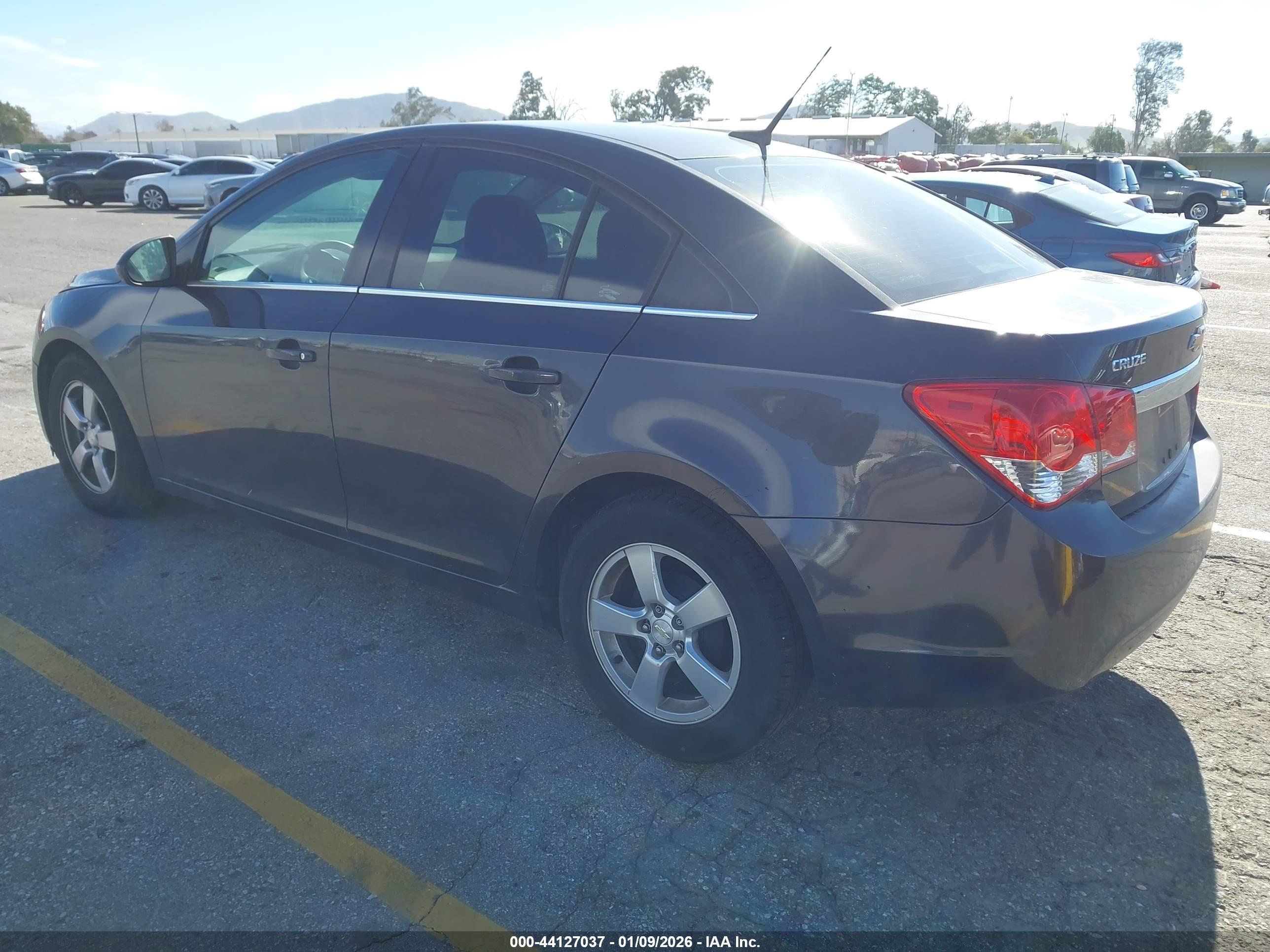 CHEVROLET CRUZE image 3