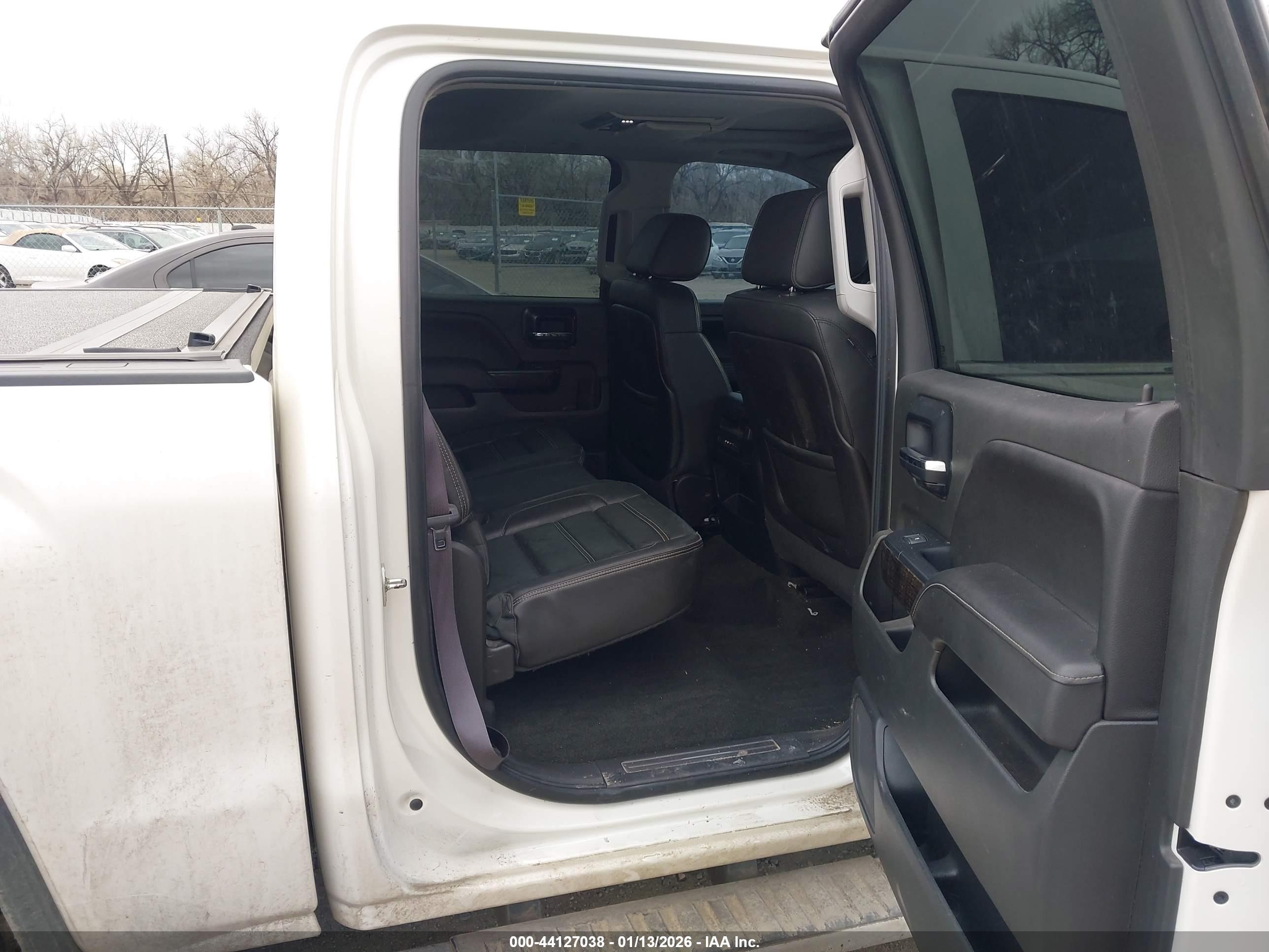 GMC SIERRA image 8