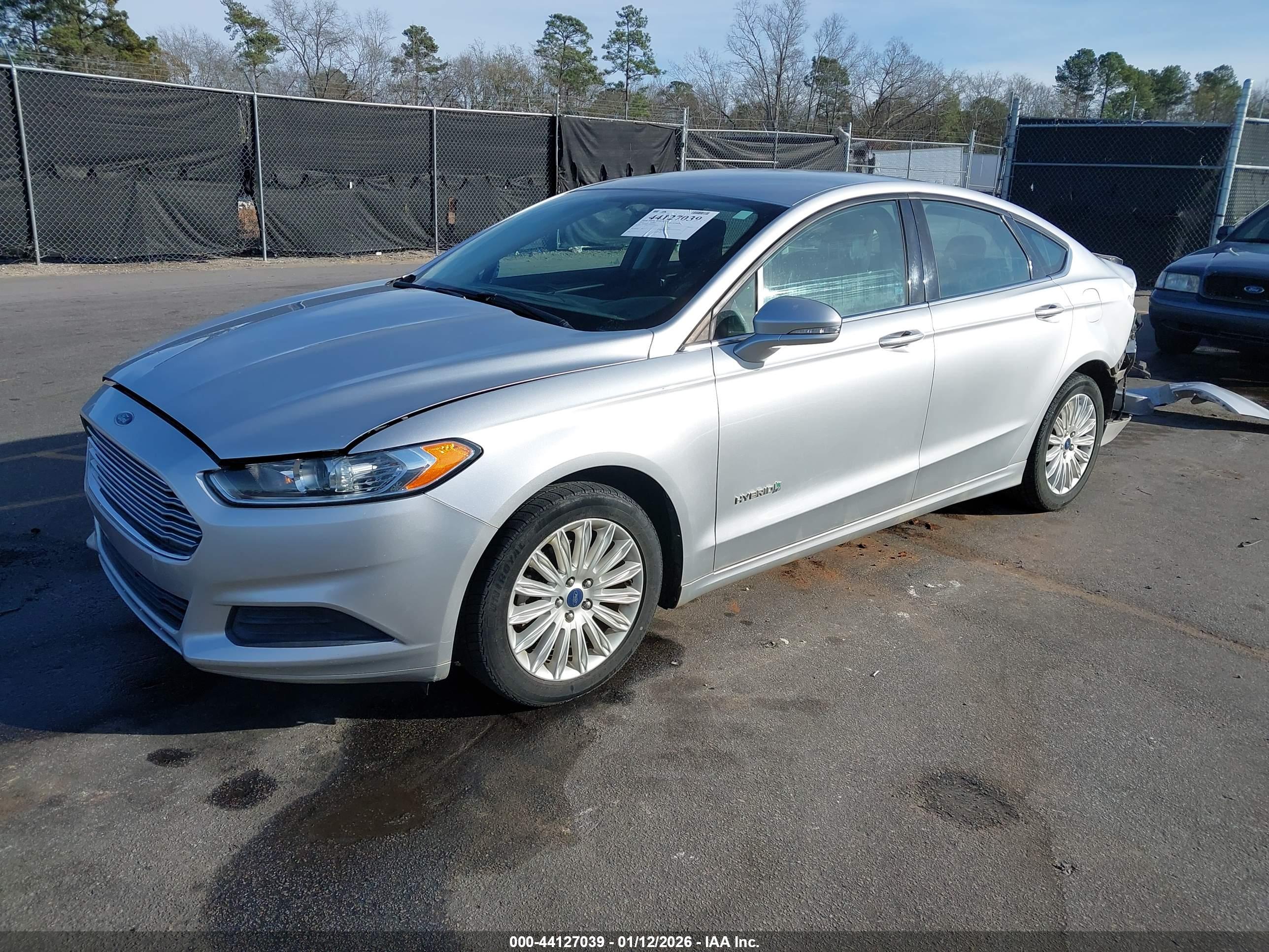 FORD FUSION image 2