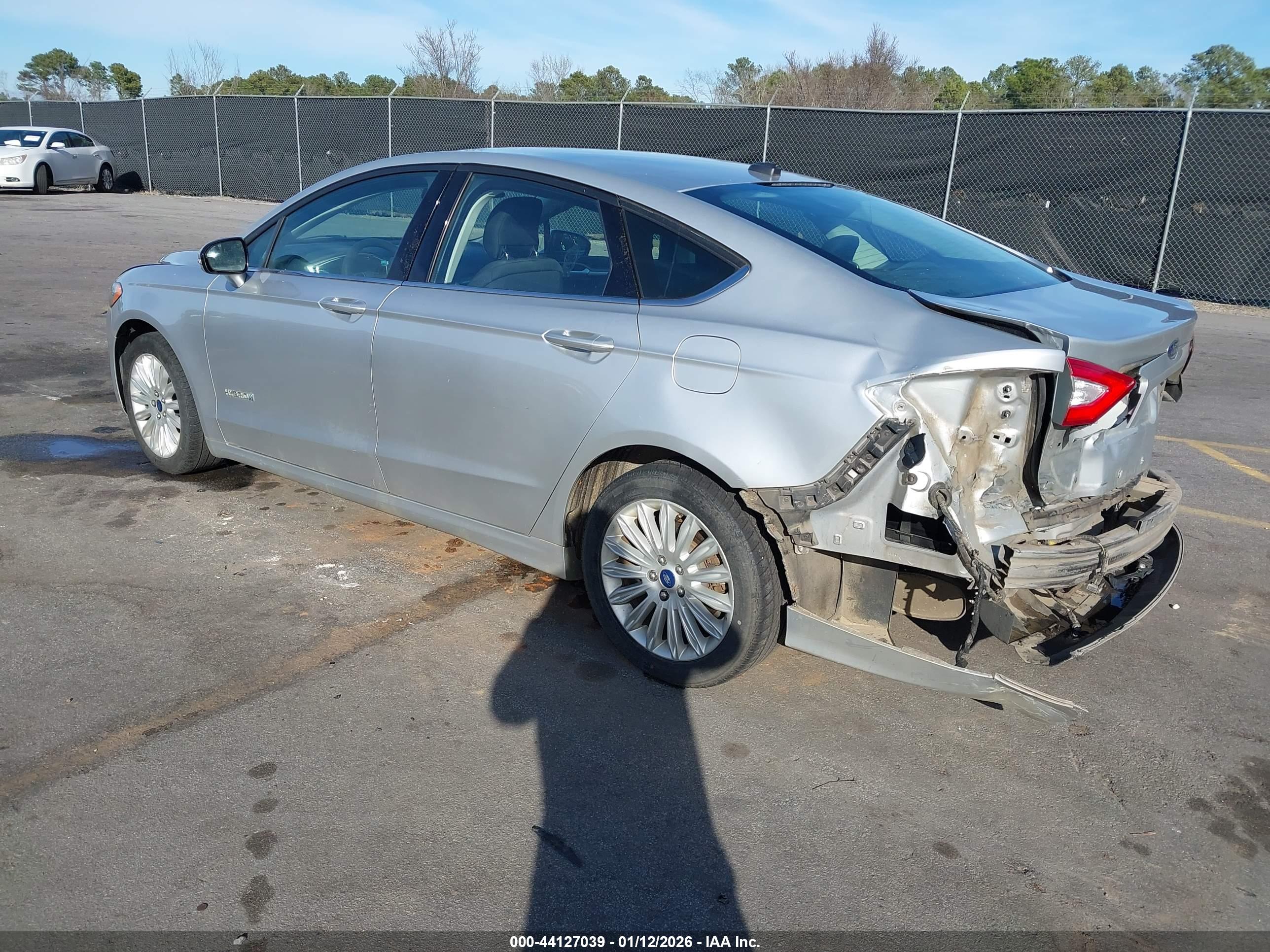 FORD FUSION image 3