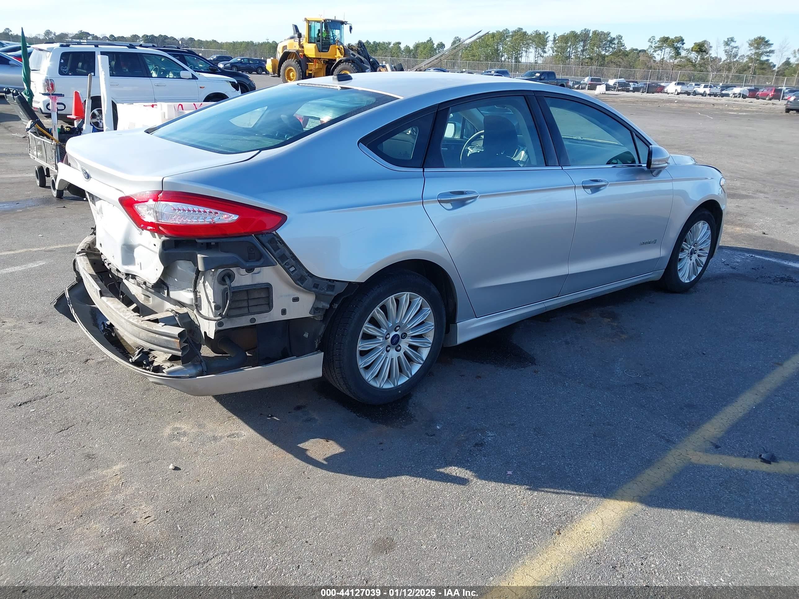 FORD FUSION image 4