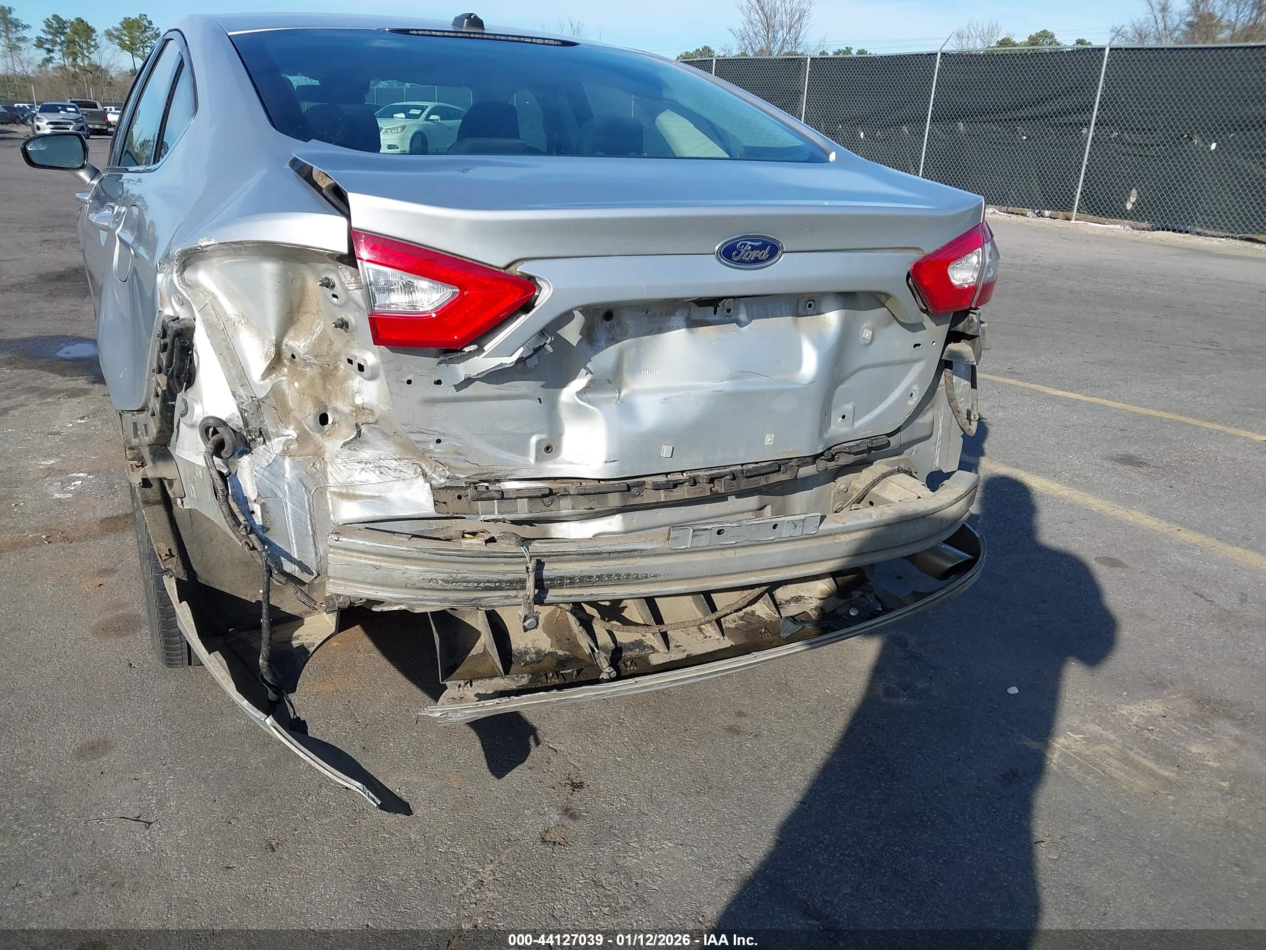FORD FUSION image 6