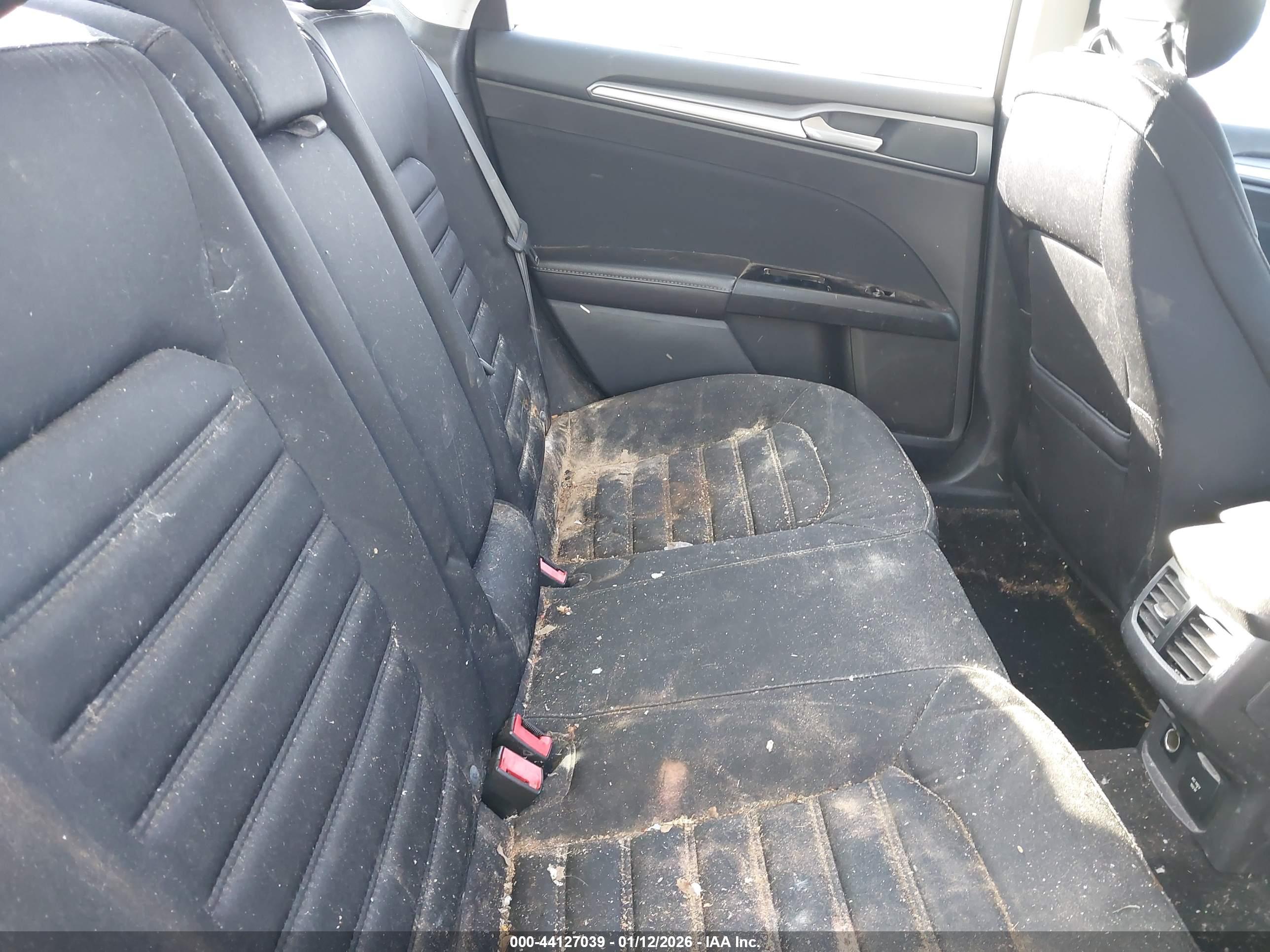 FORD FUSION image 8