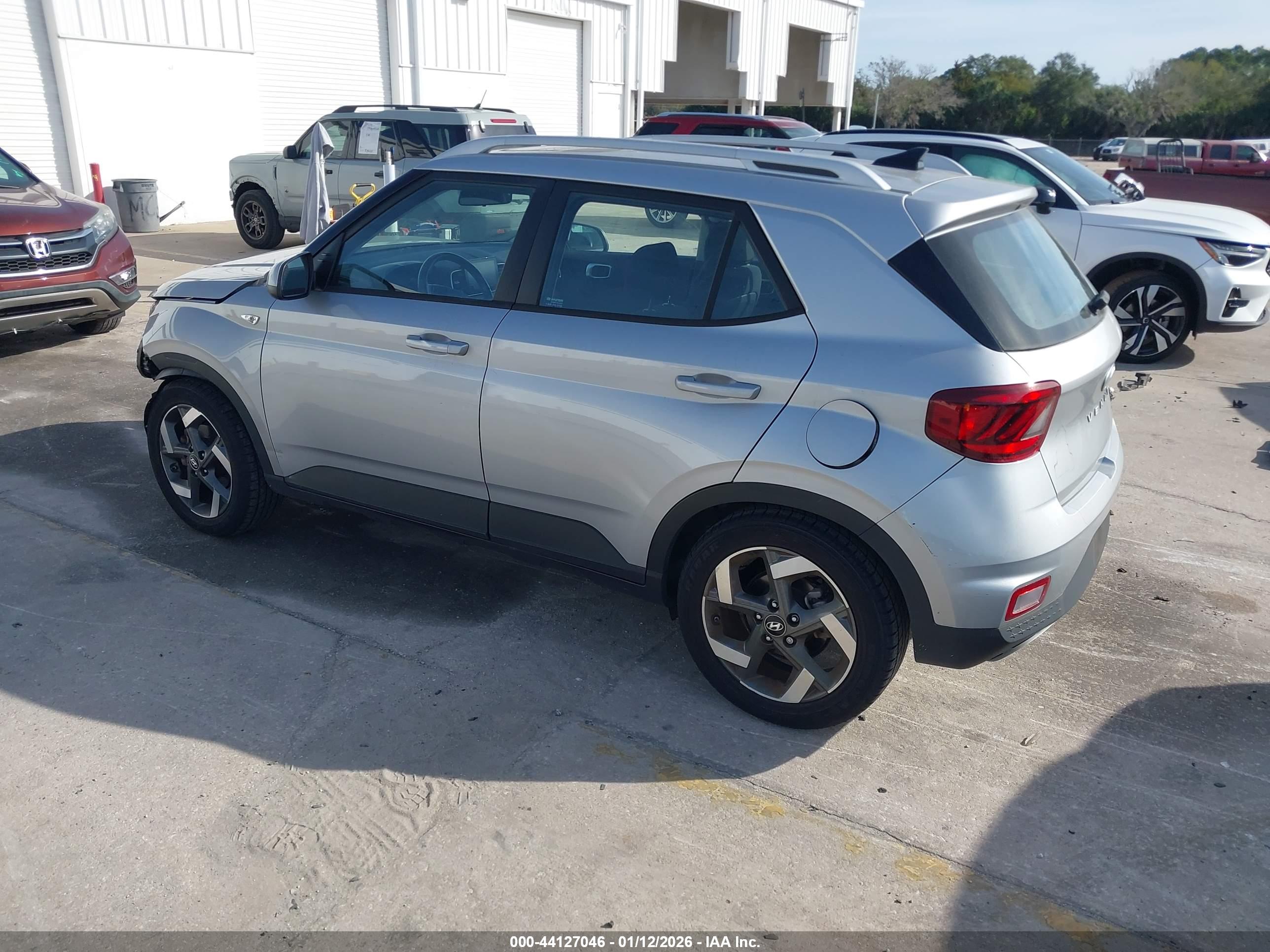 HYUNDAI VENUE image 3