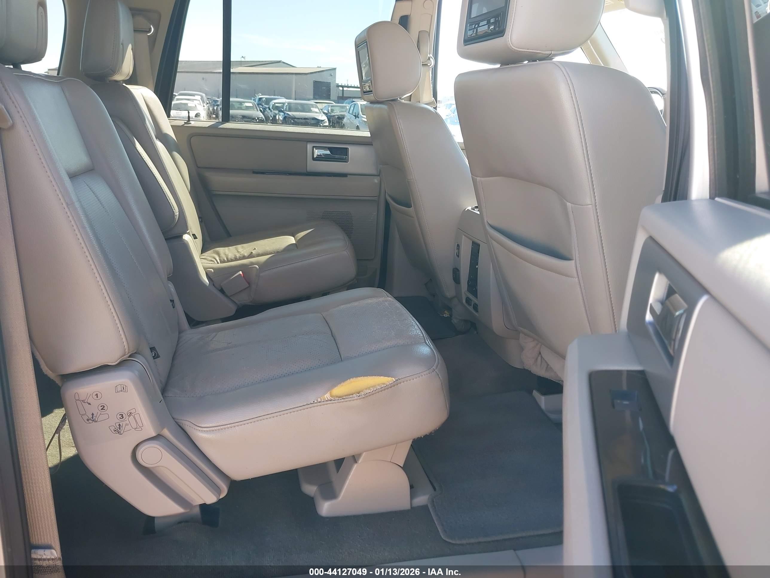 FORD EXPEDITION image 8