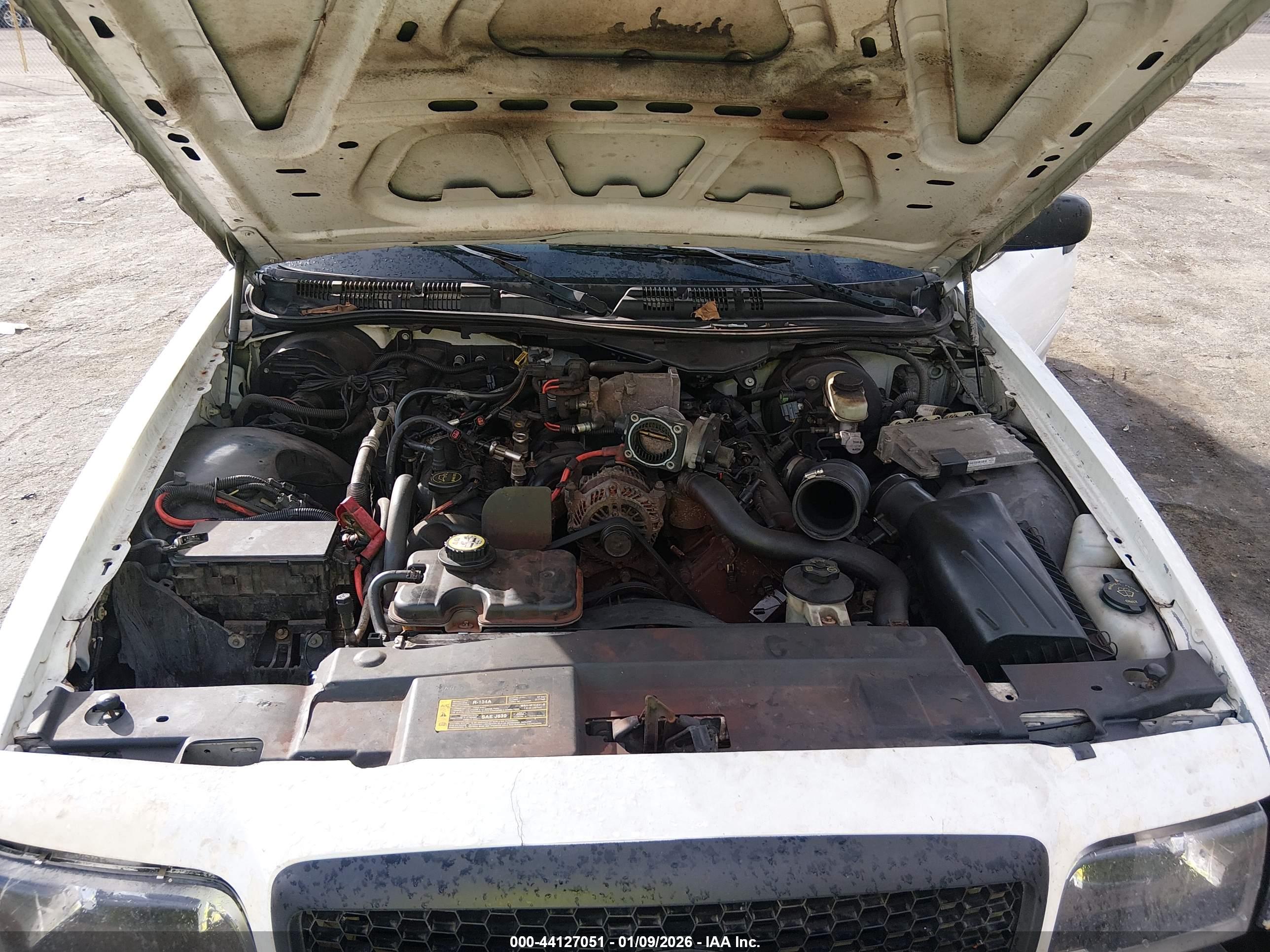 FORD CROWN image 10