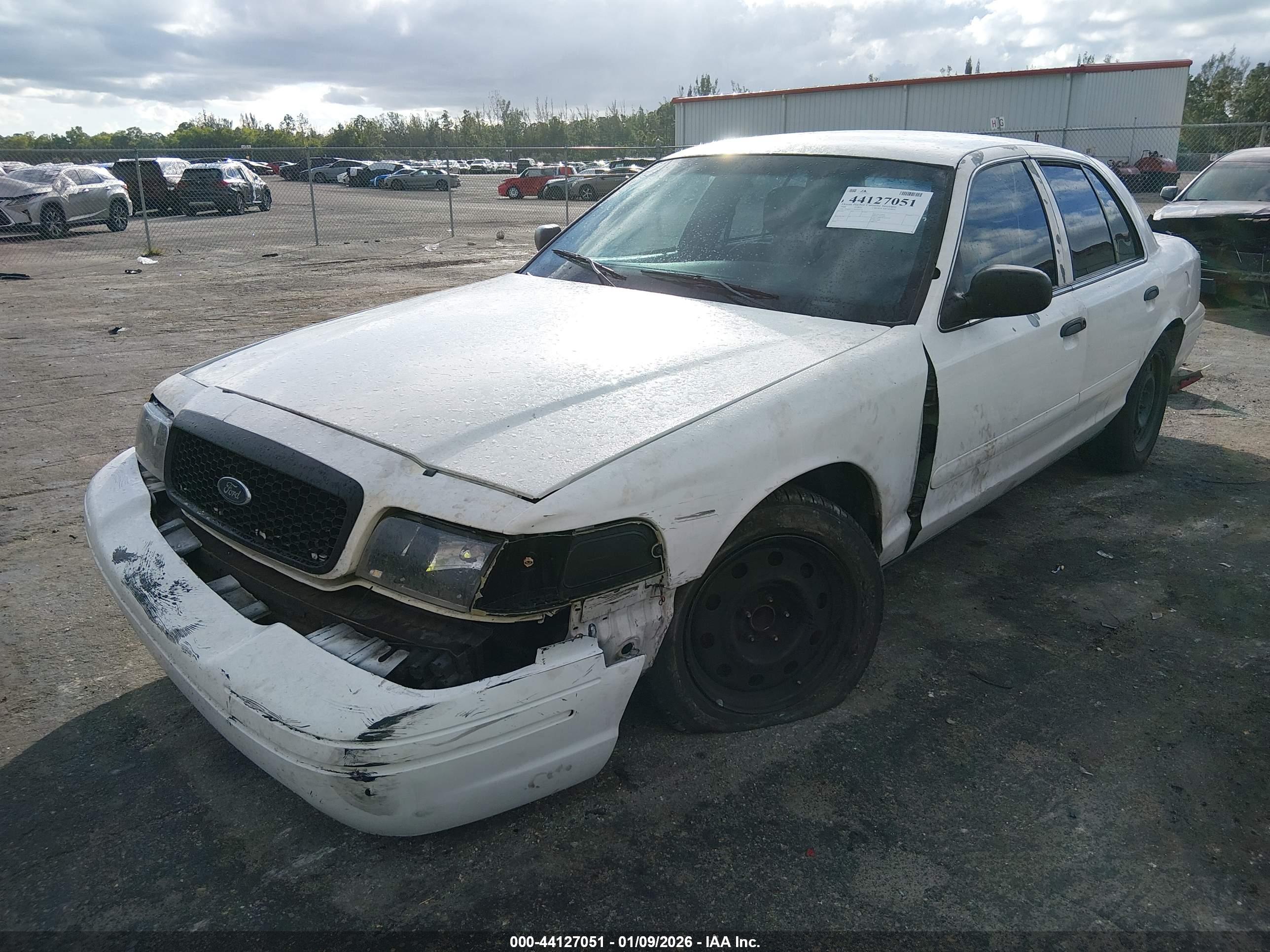 FORD CROWN image 2