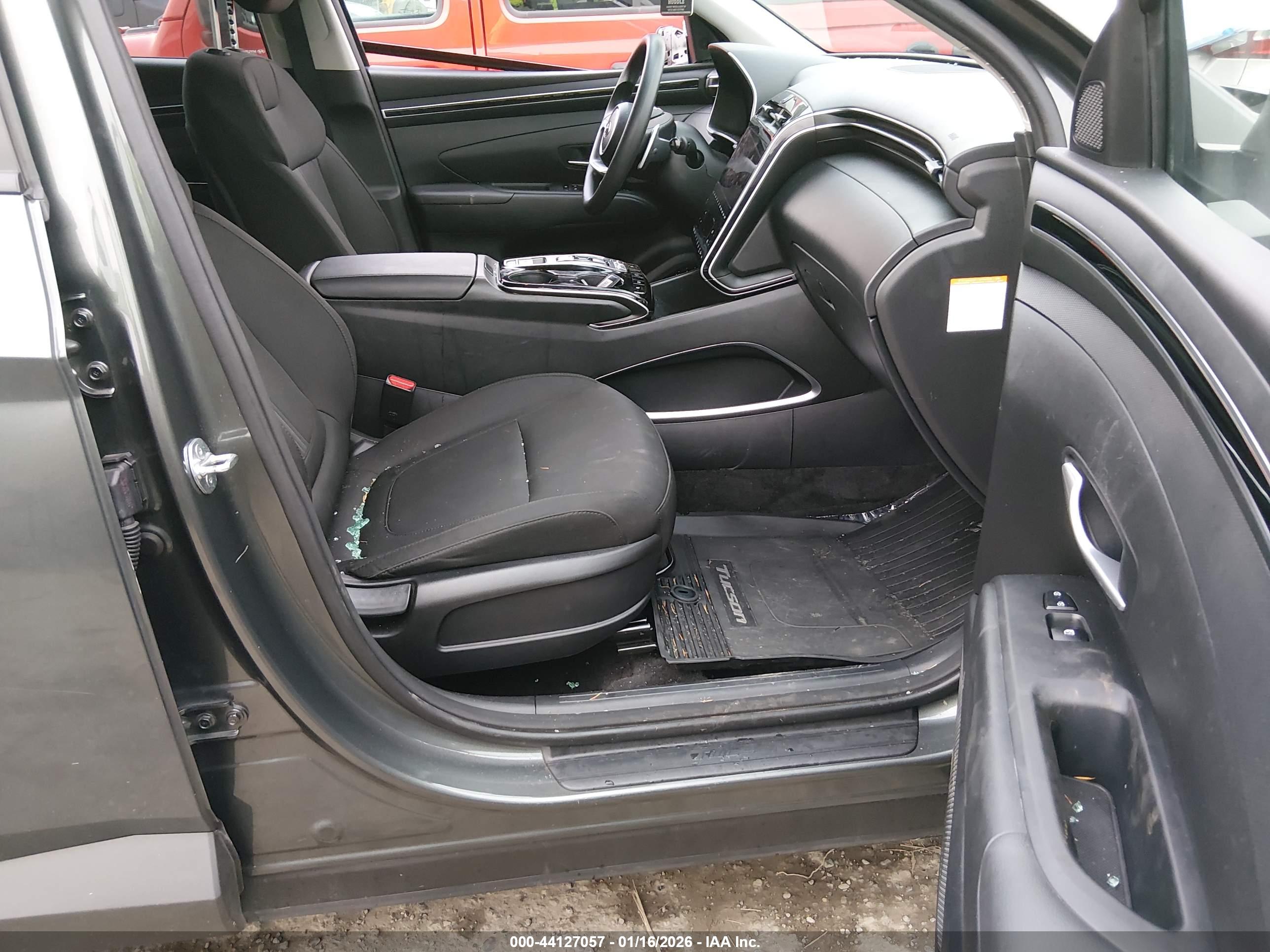 HYUNDAI TUCSON image 5