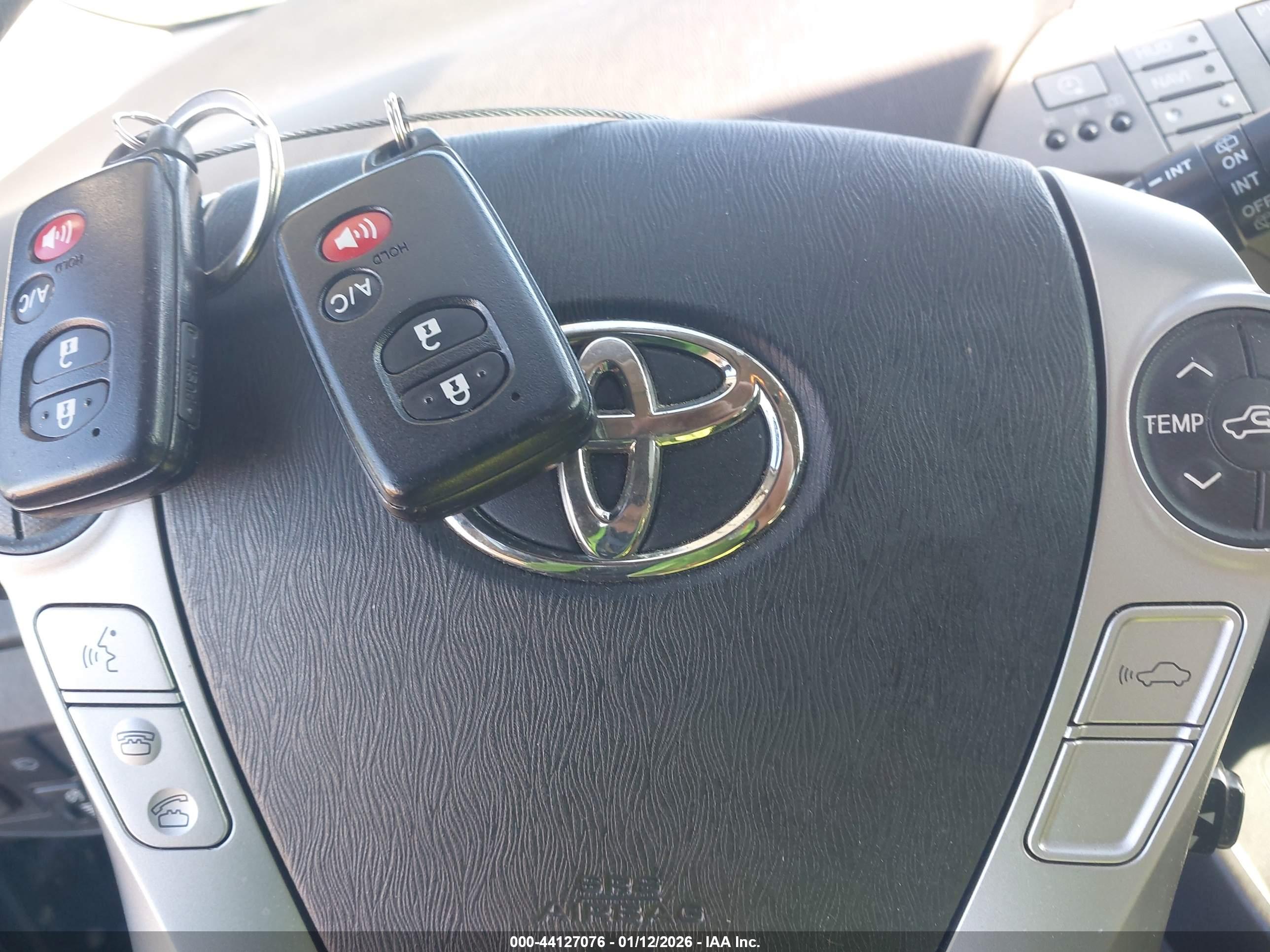 TOYOTA PRIUS image 11