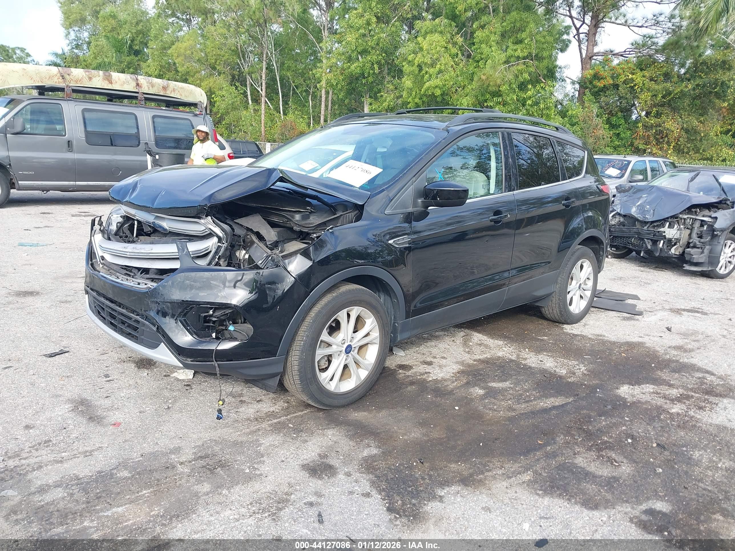 FORD ESCAPE image 2