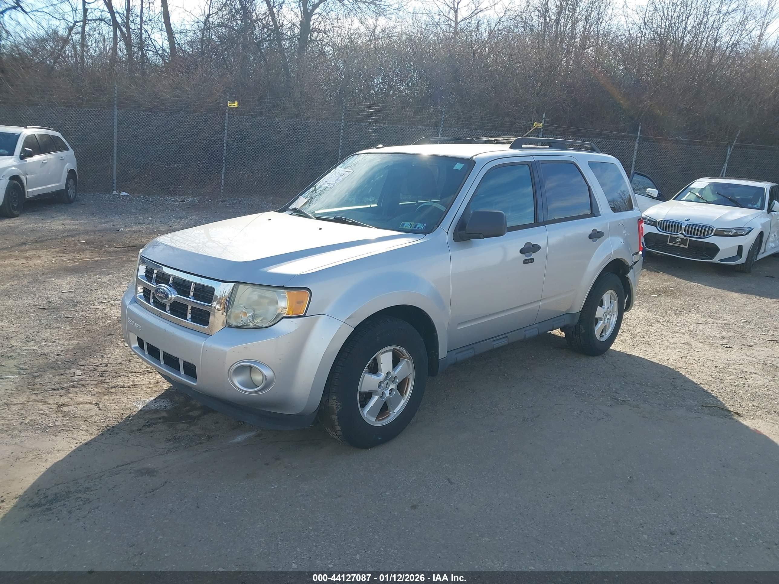 FORD ESCAPE image 2
