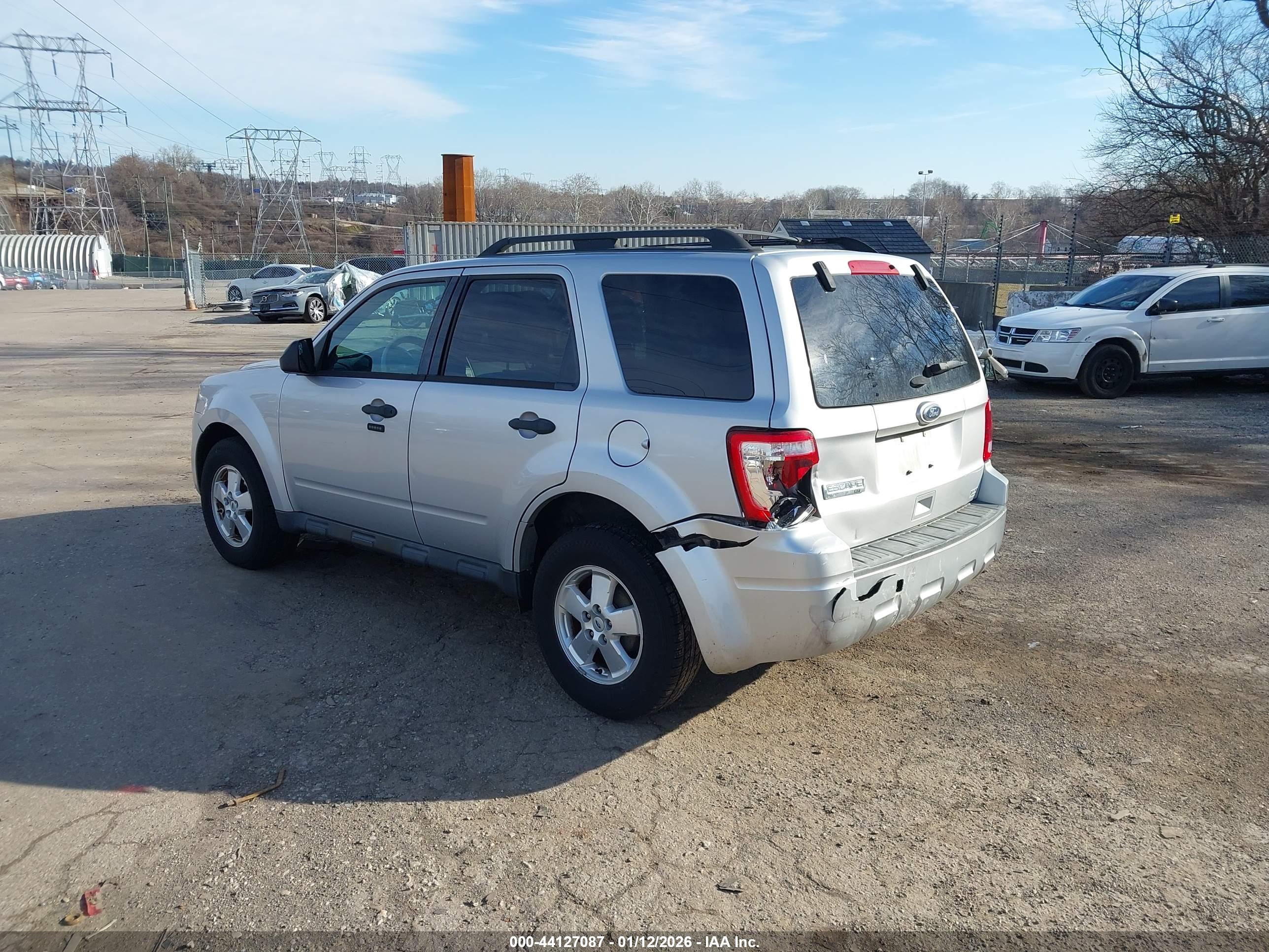 FORD ESCAPE image 3