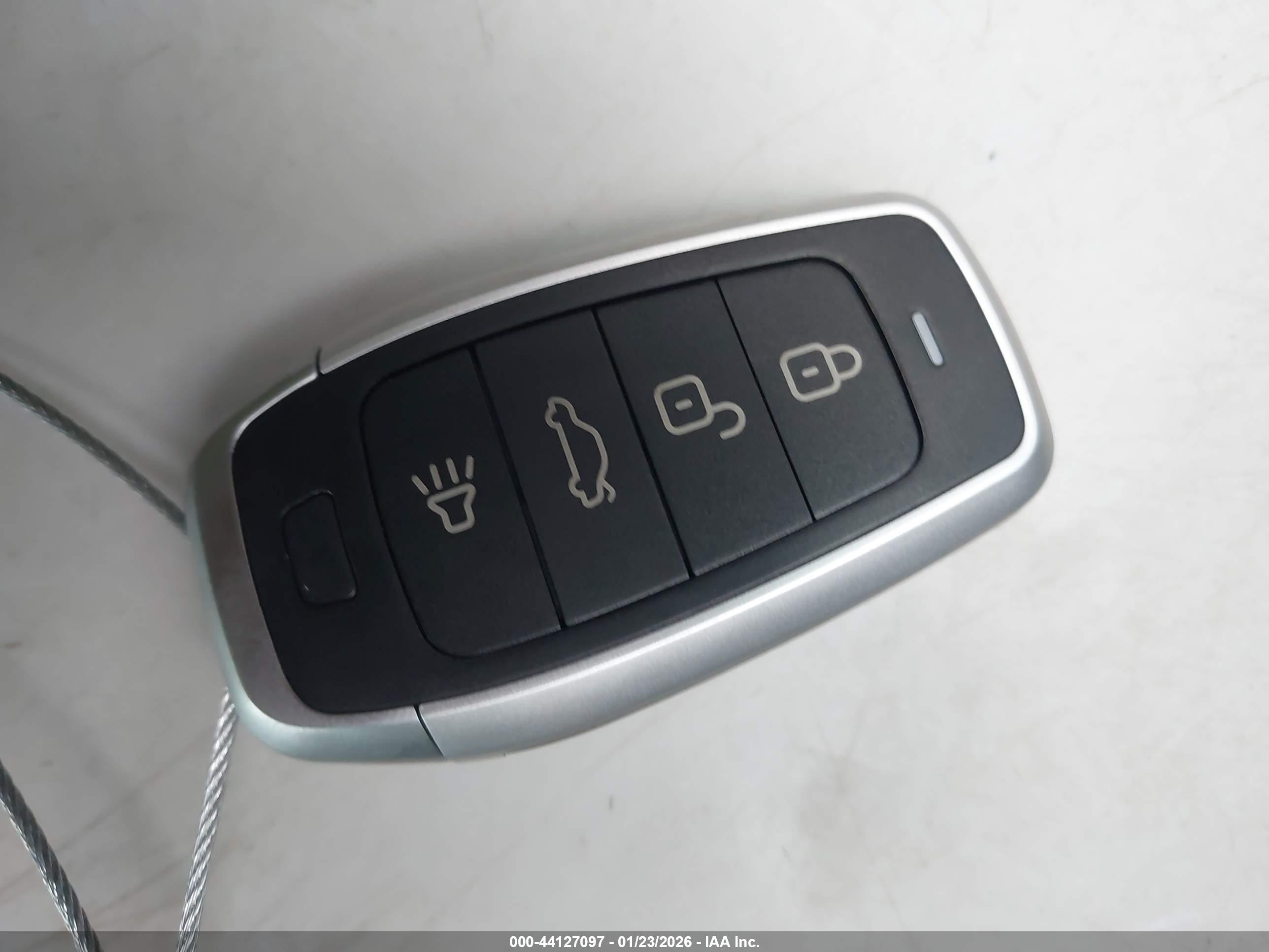 INFINITI QX56 image 11