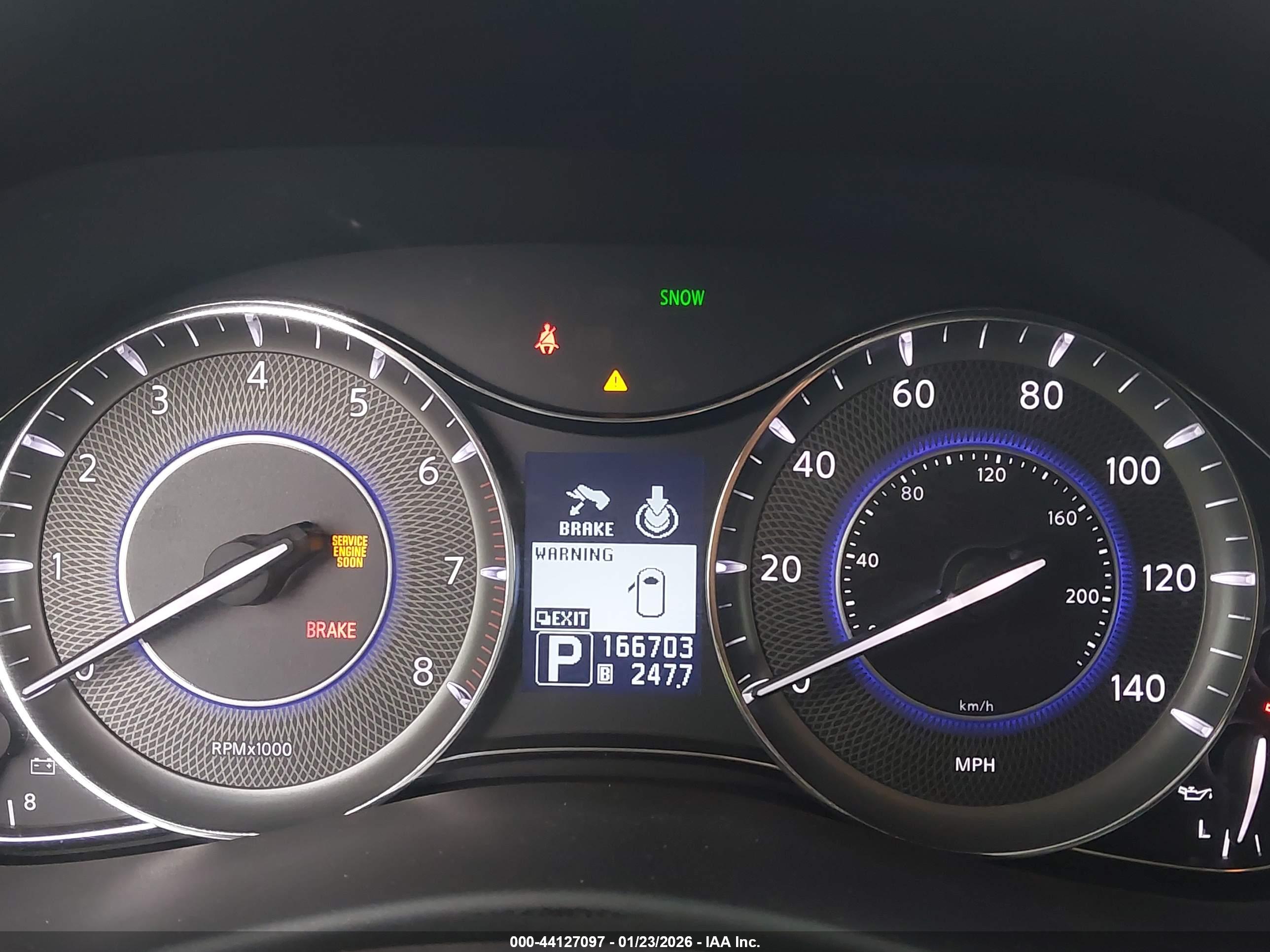 INFINITI QX56 image 7