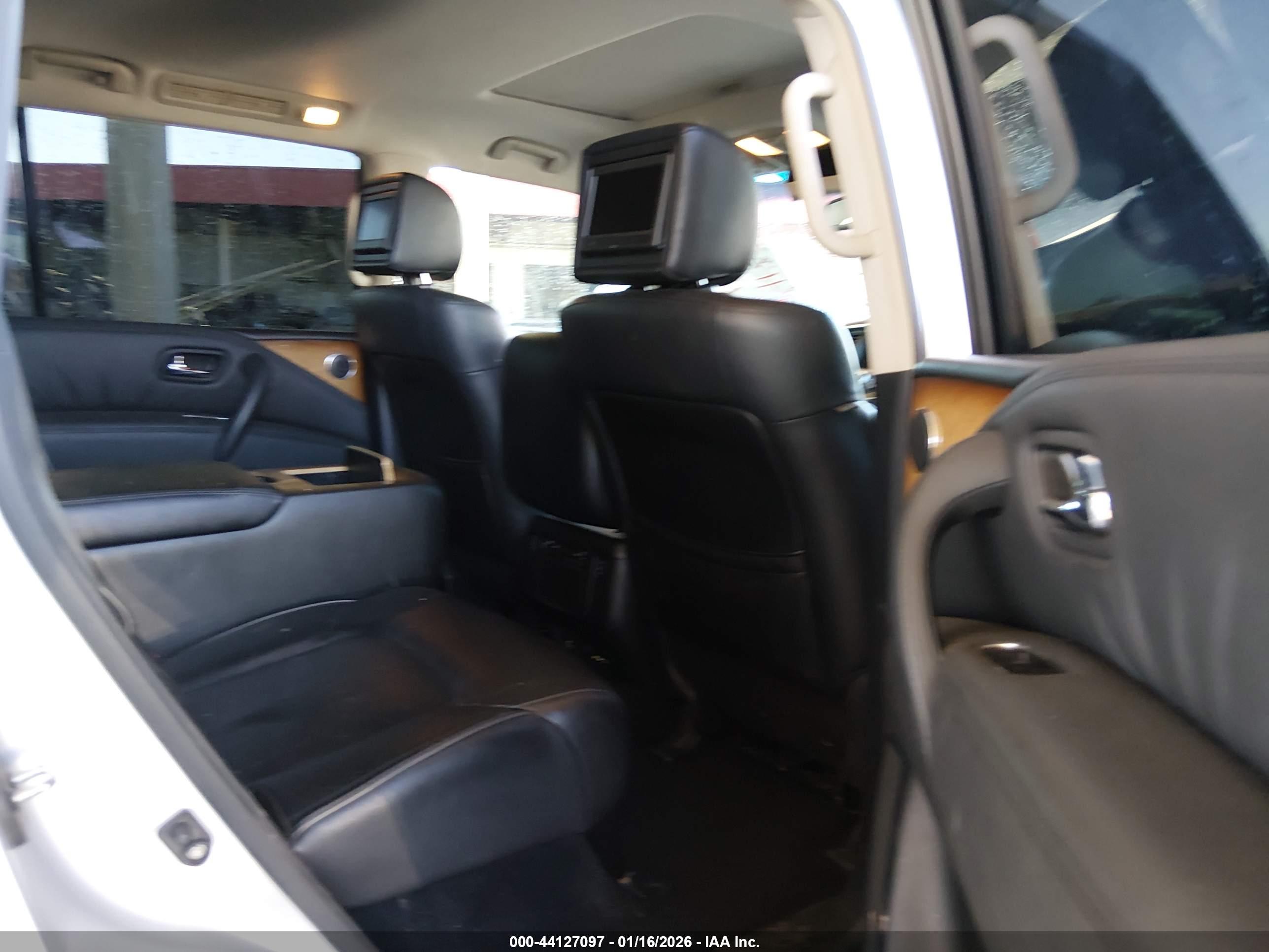 INFINITI QX56 image 8