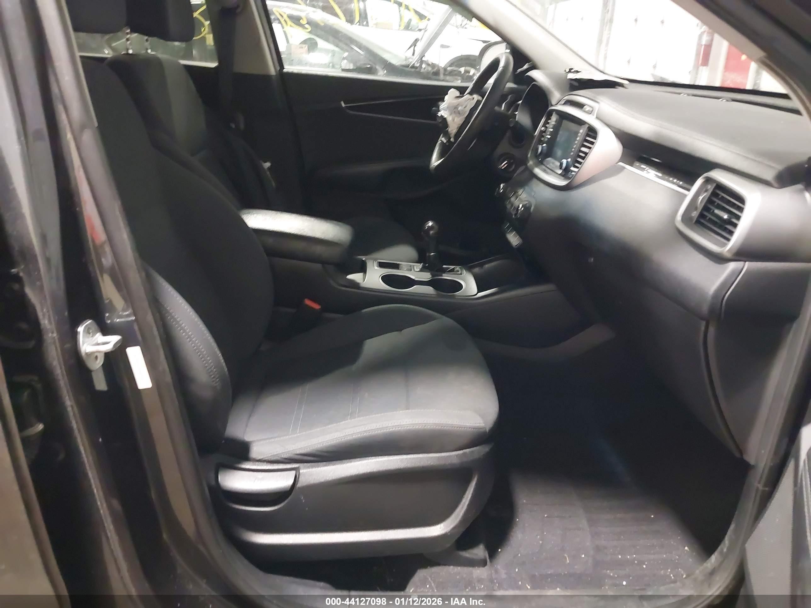 KIA SORENTO image 5