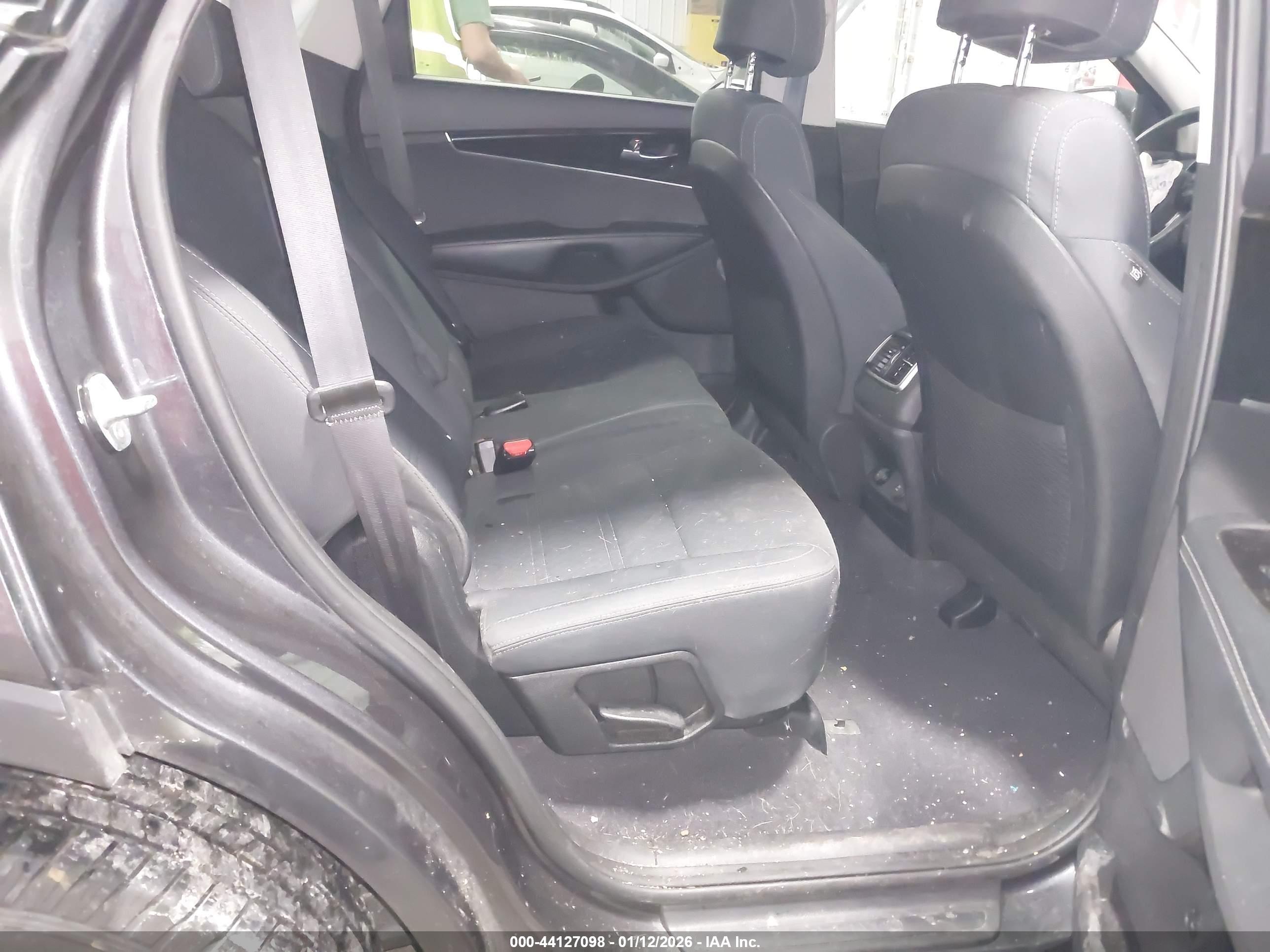 KIA SORENTO image 8
