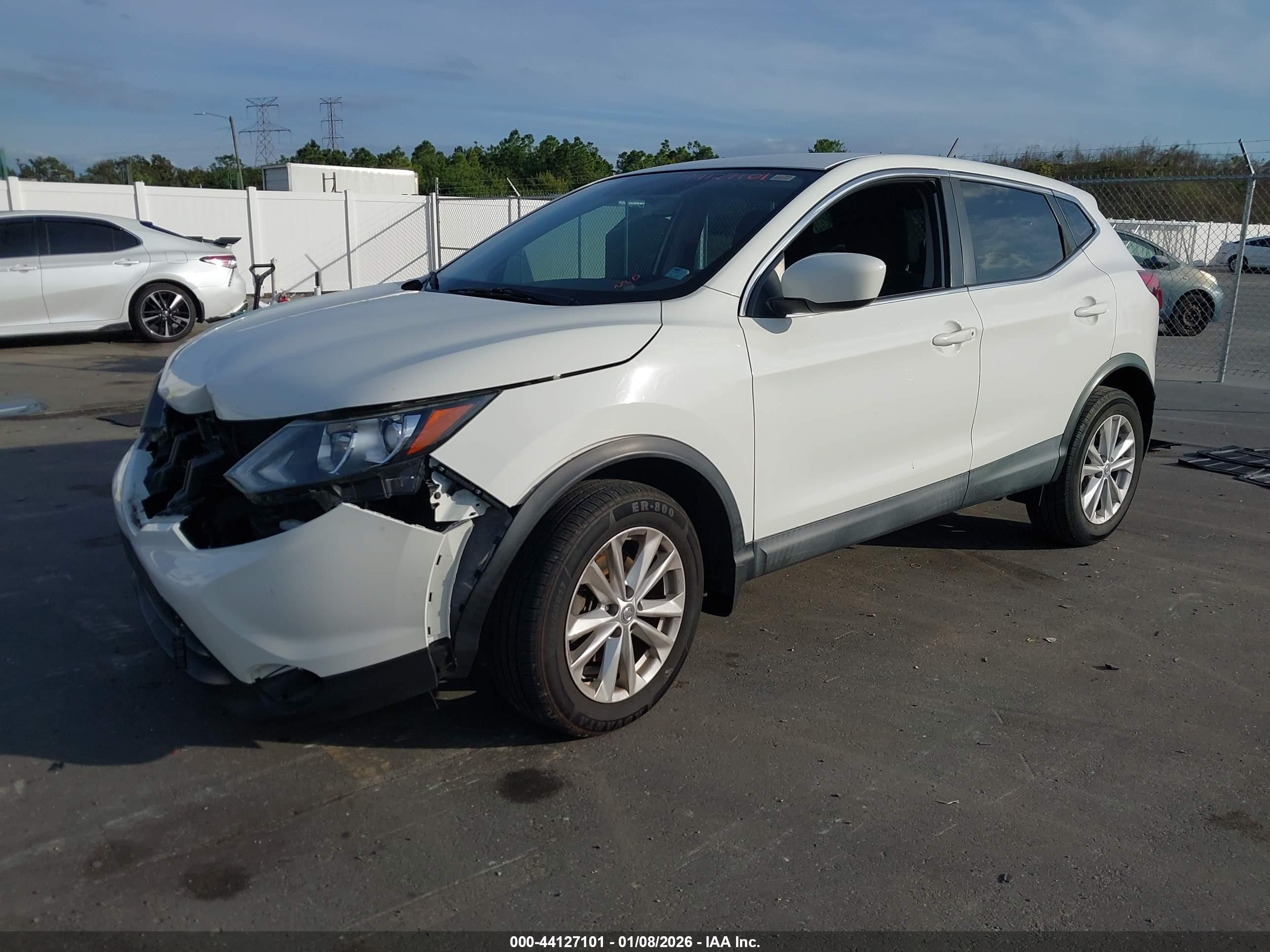 NISSAN ROGUE image 2