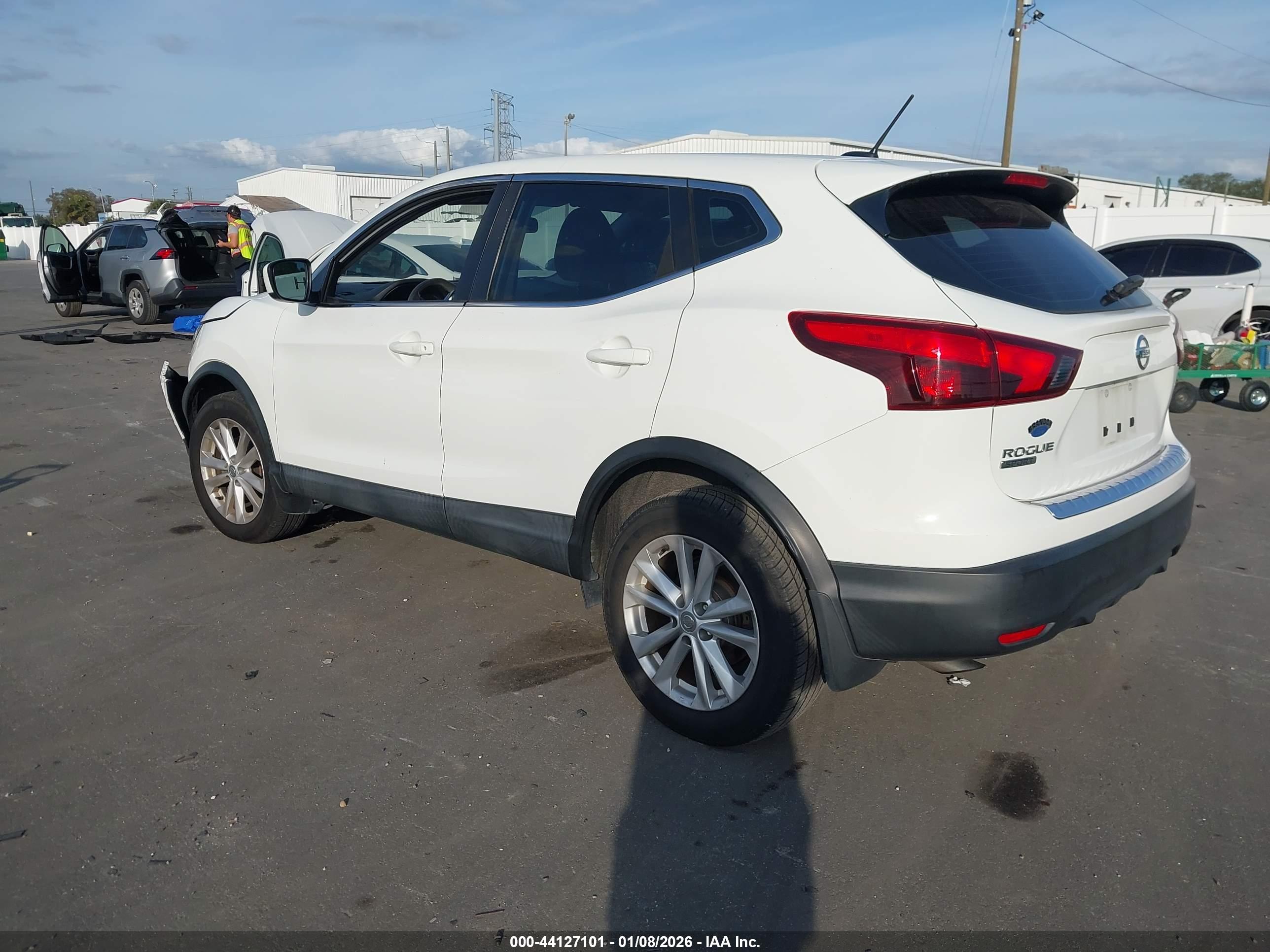 NISSAN ROGUE image 3