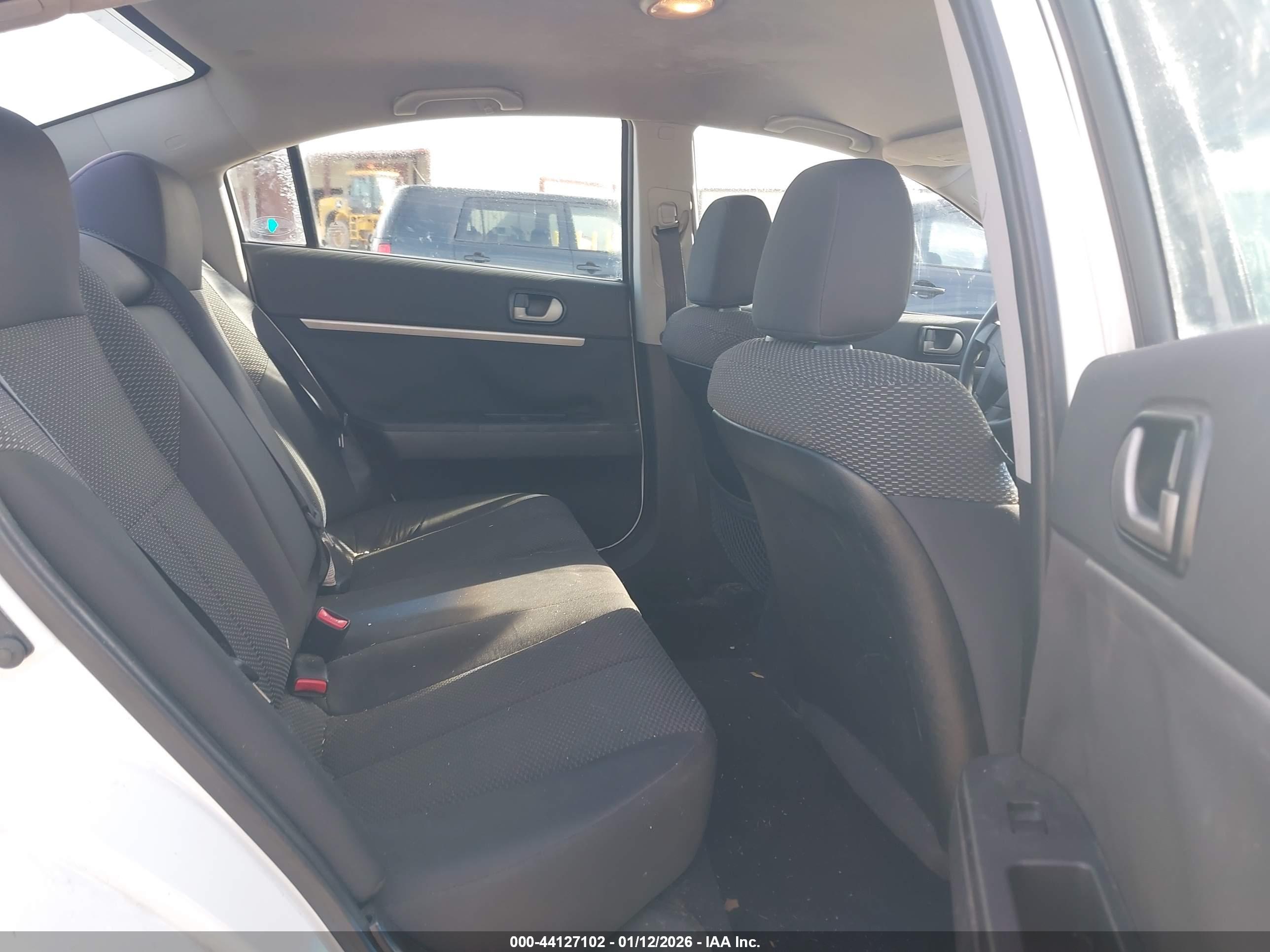 MITSUBISHI GALANT image 8
