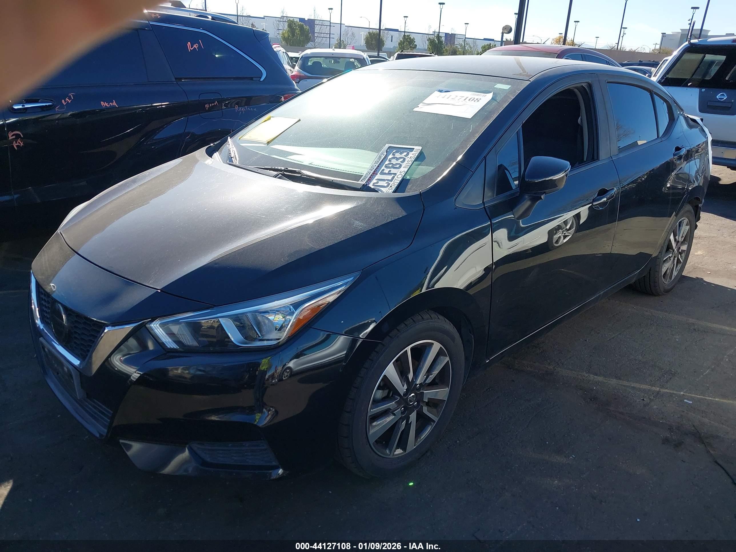 NISSAN VERSA image 2