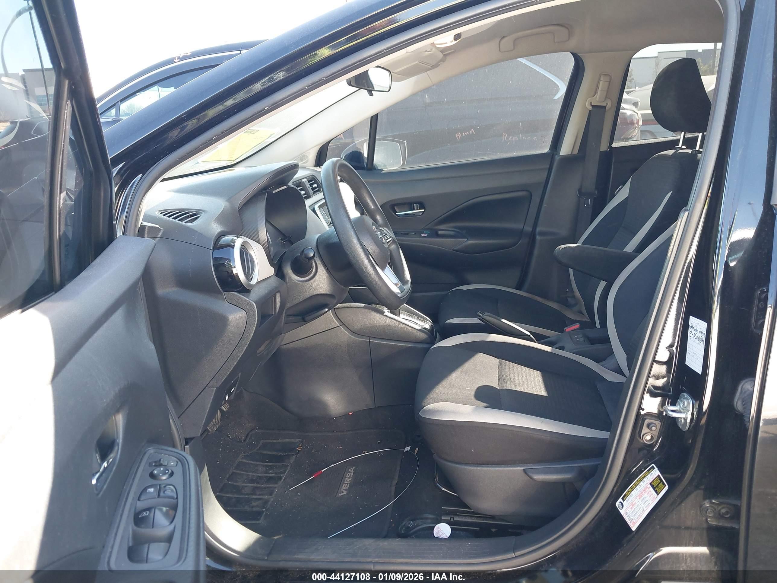 NISSAN VERSA image 5