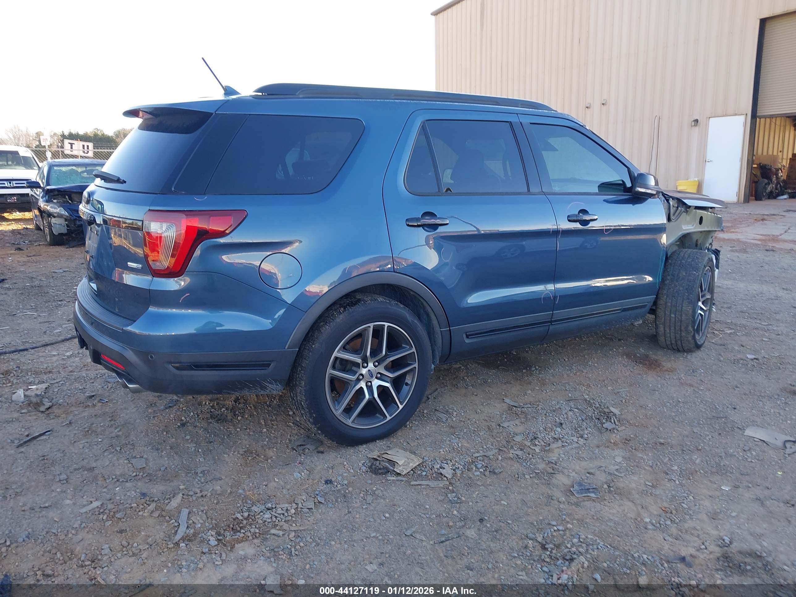 FORD EXPLORER image 4