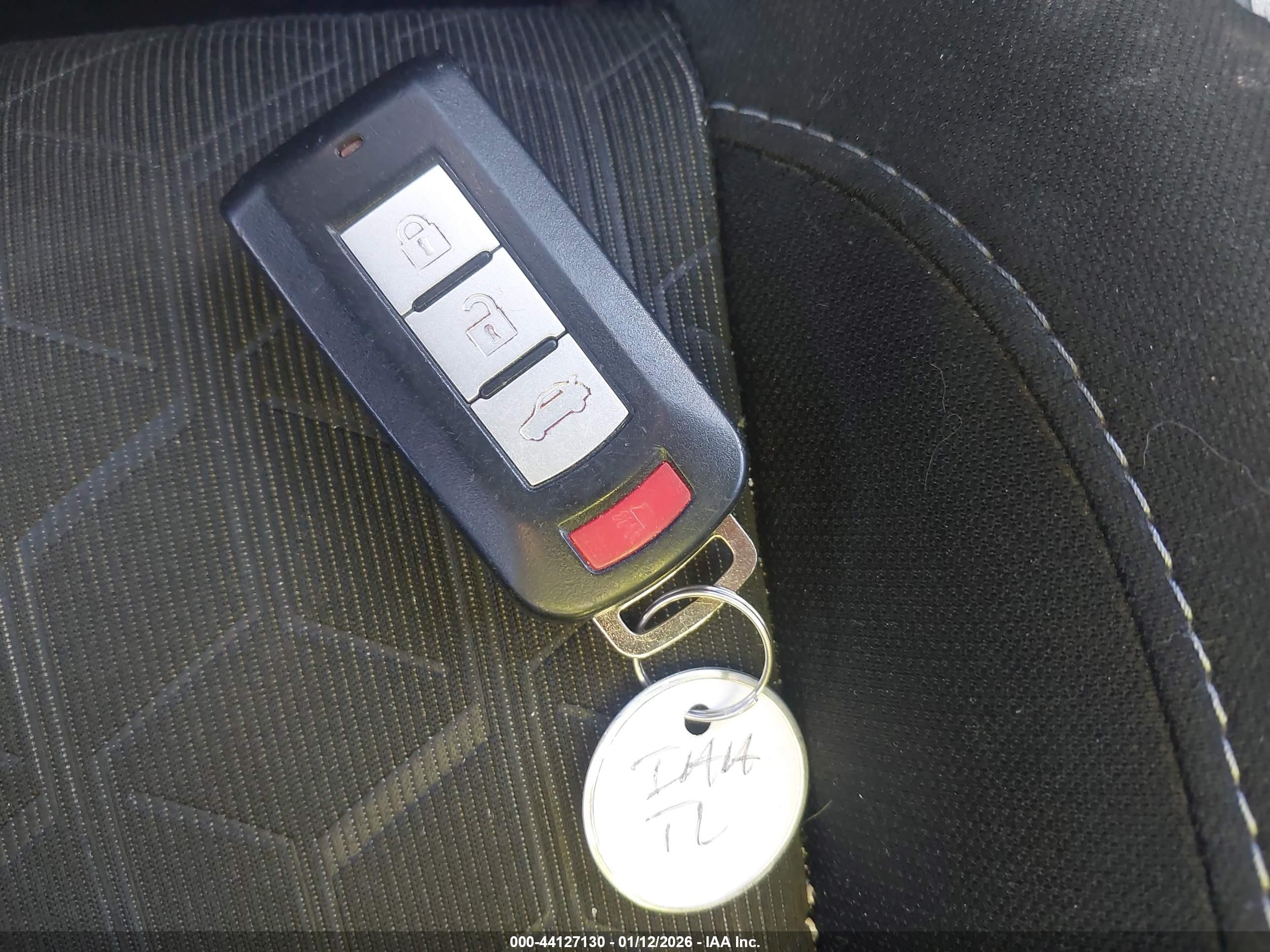 MITSUBISHI OUTLANDER image 11