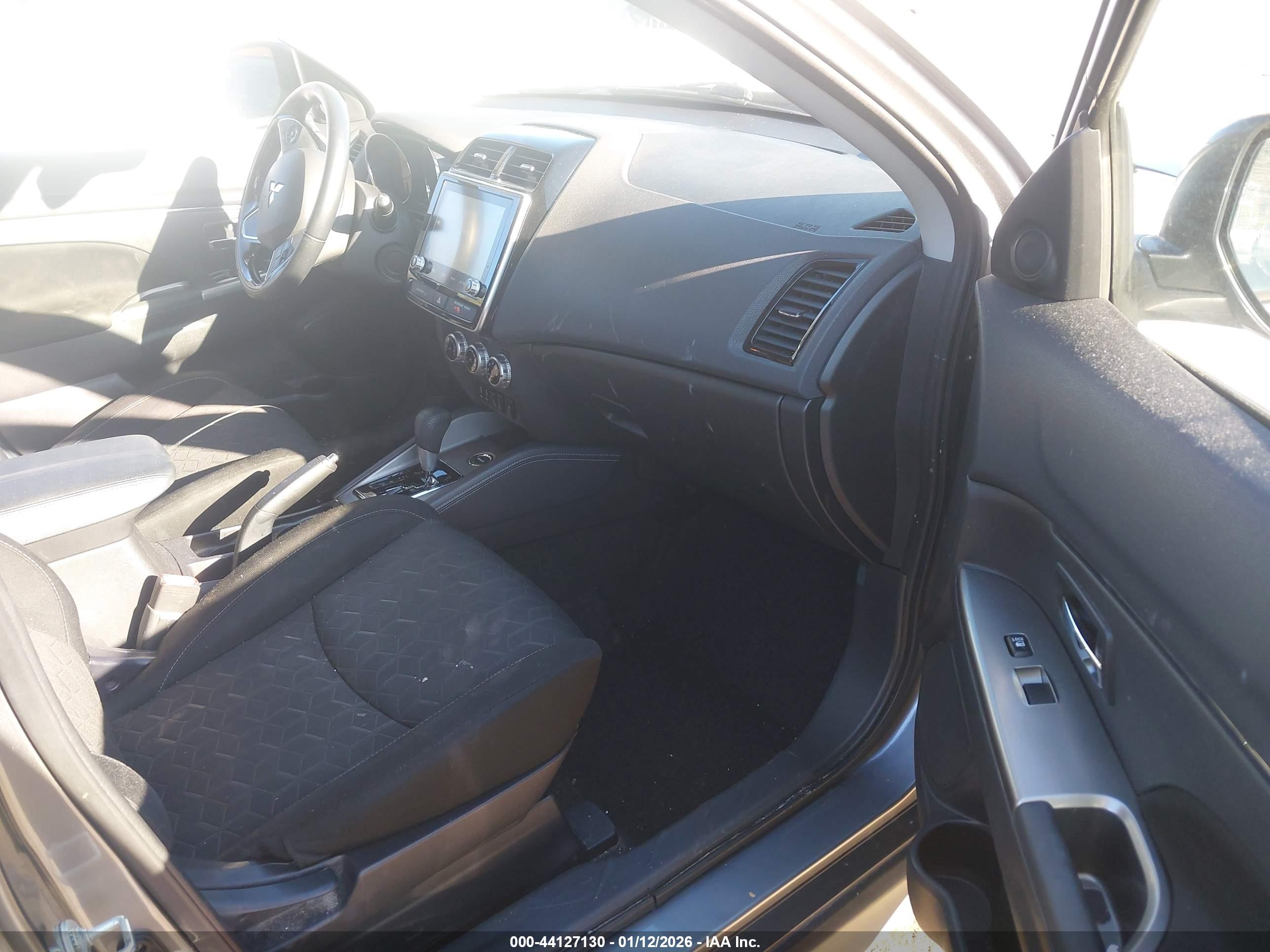 MITSUBISHI OUTLANDER image 5
