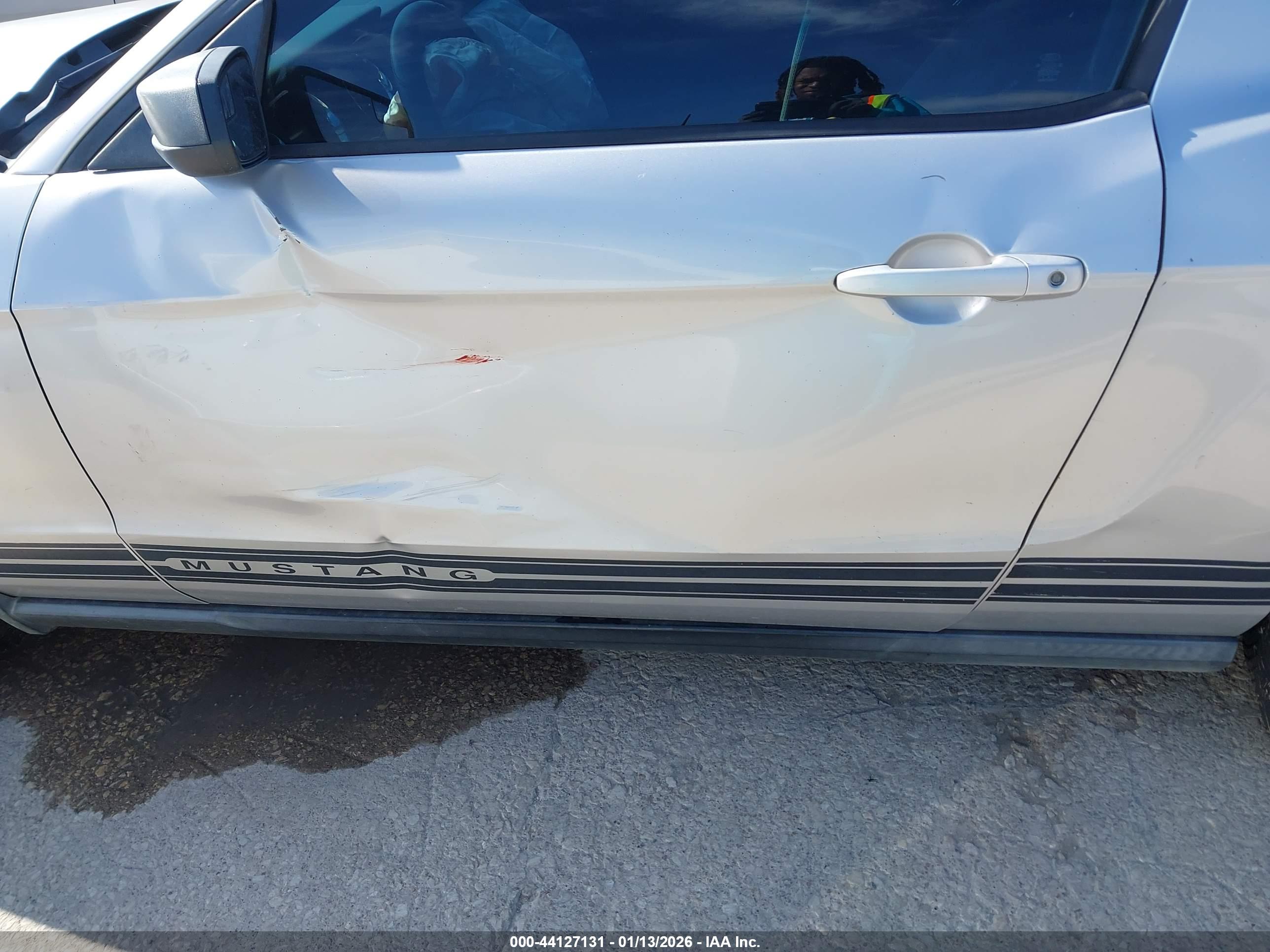 FORD MUSTANG image 6