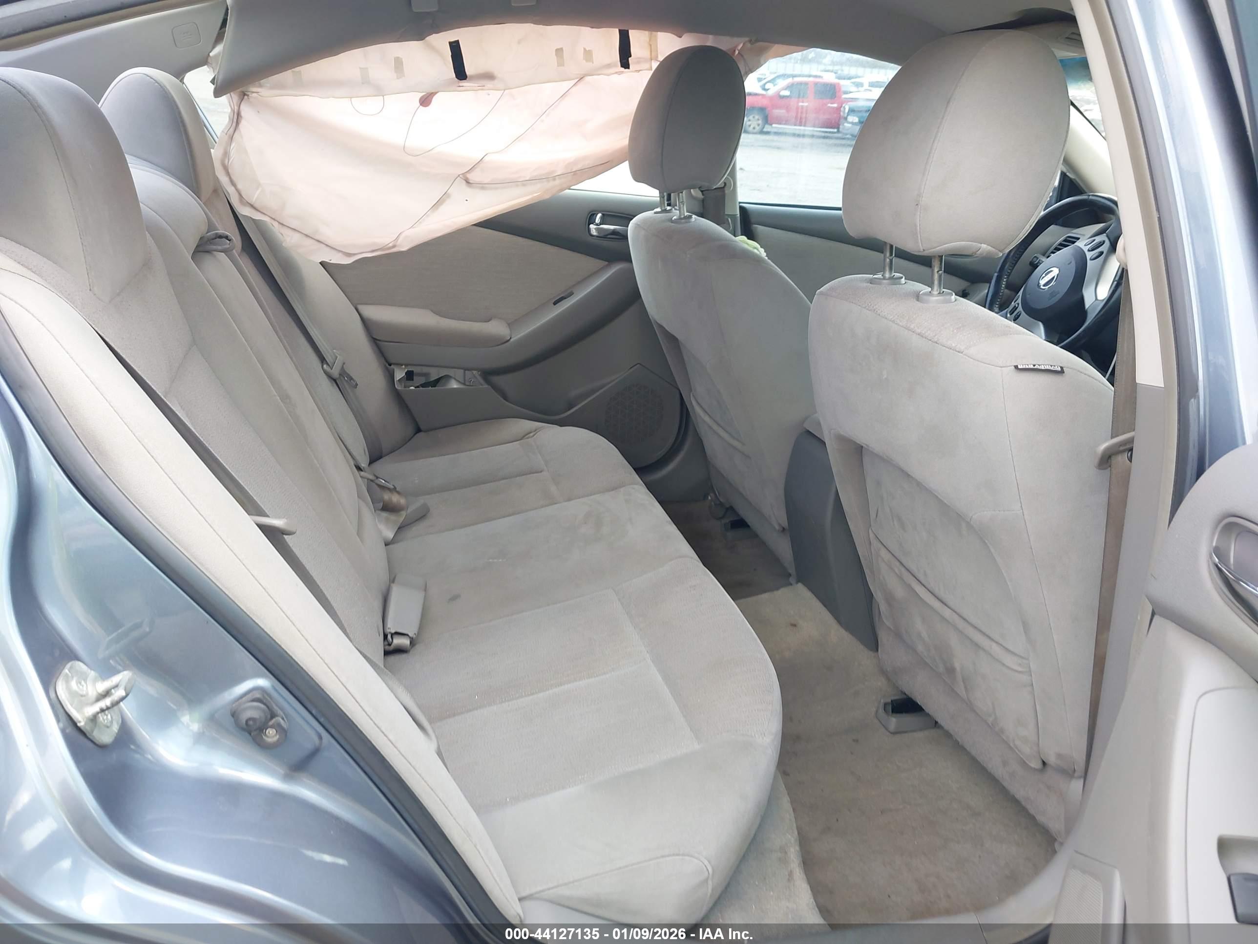 NISSAN ALTIMA image 8