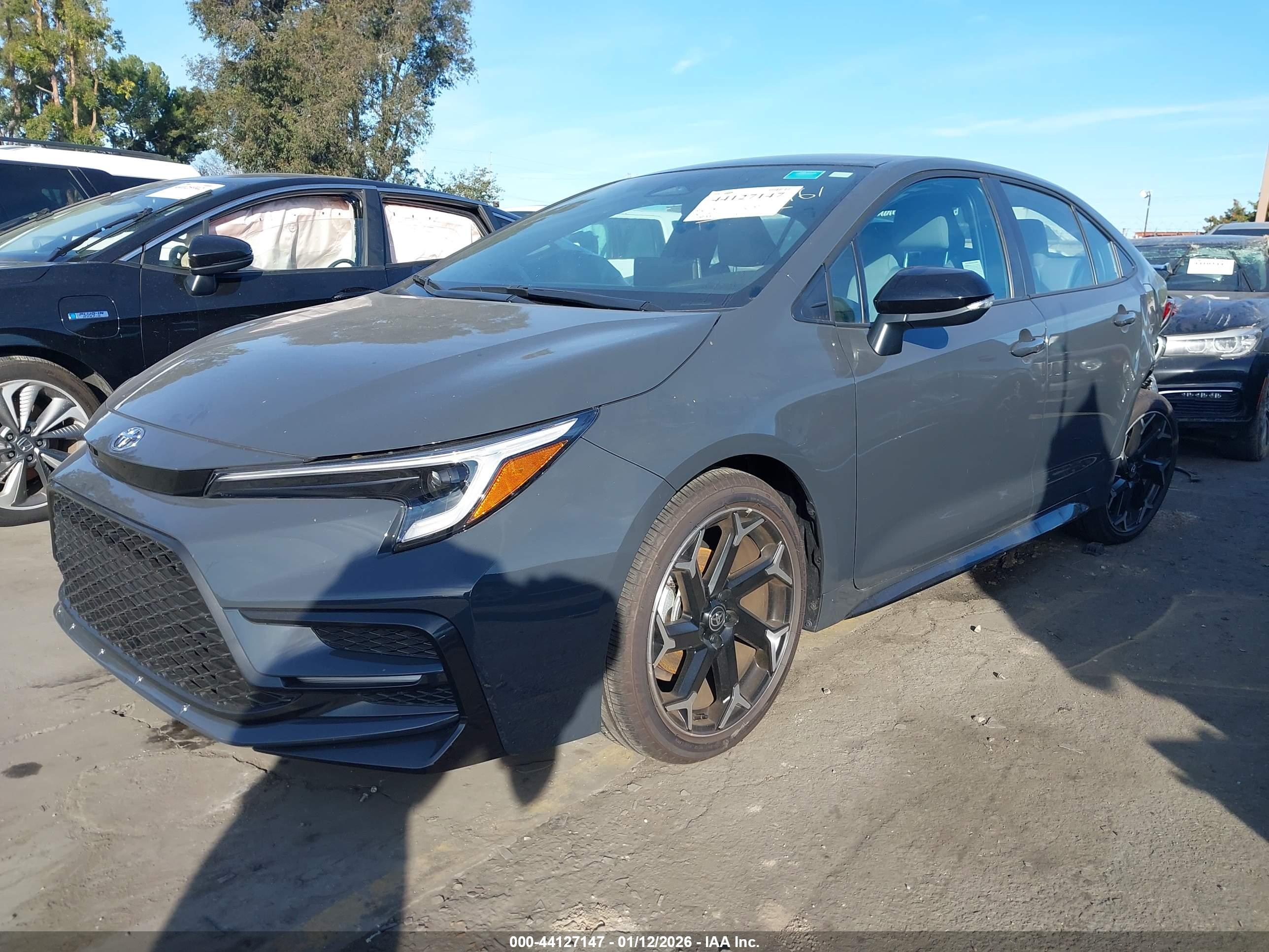 TOYOTA COROLLA image 2