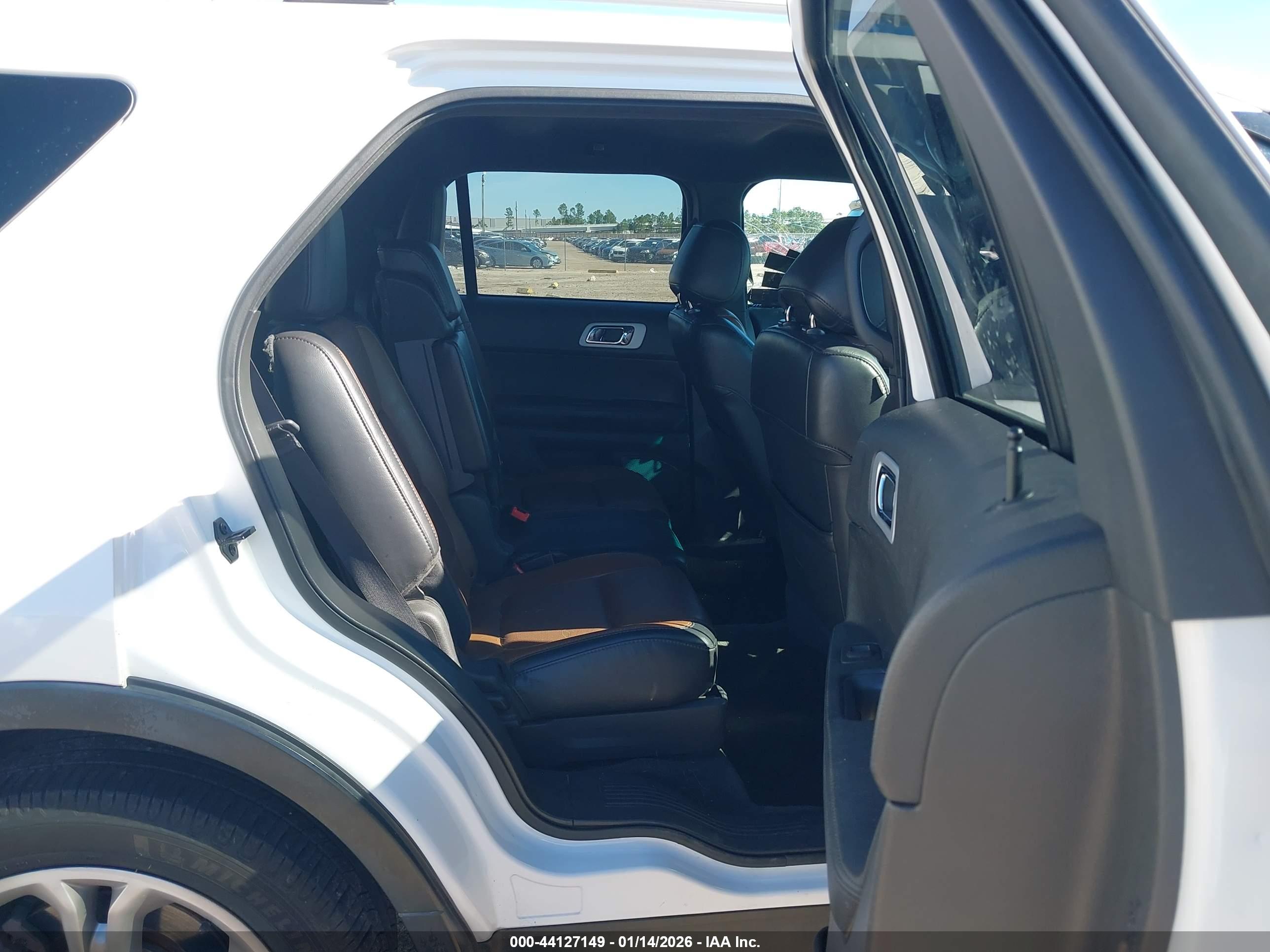 FORD EXPLORER image 8