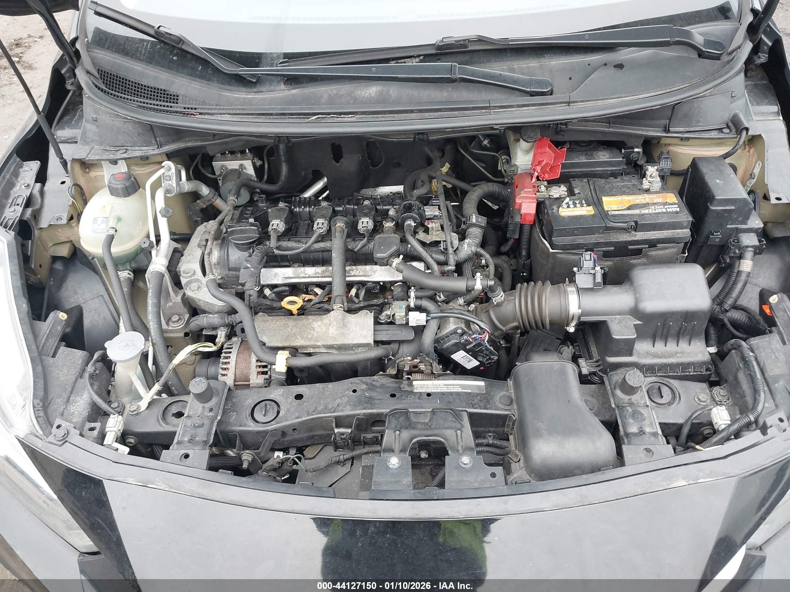 NISSAN VERSA image 10