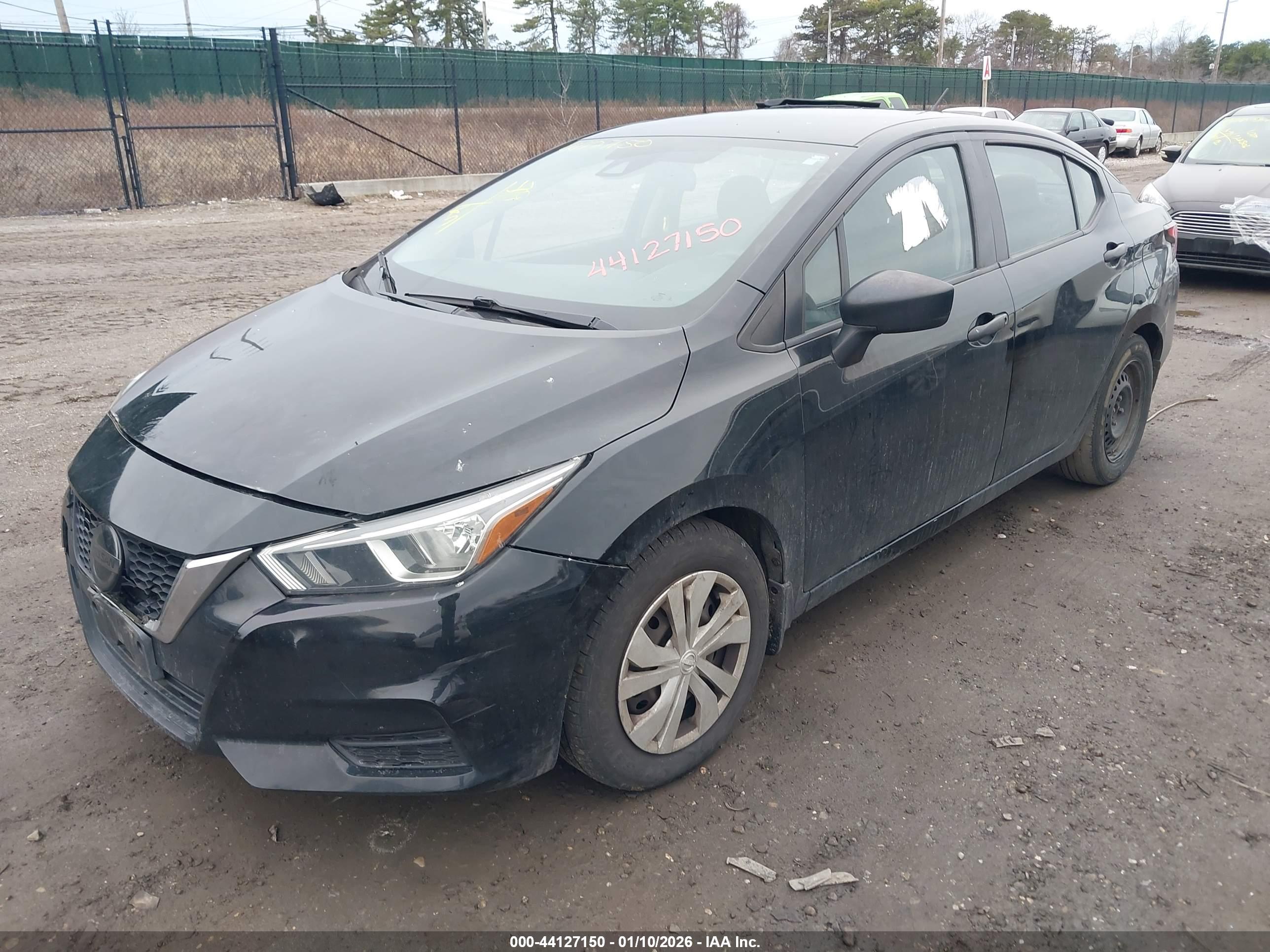 NISSAN VERSA image 2