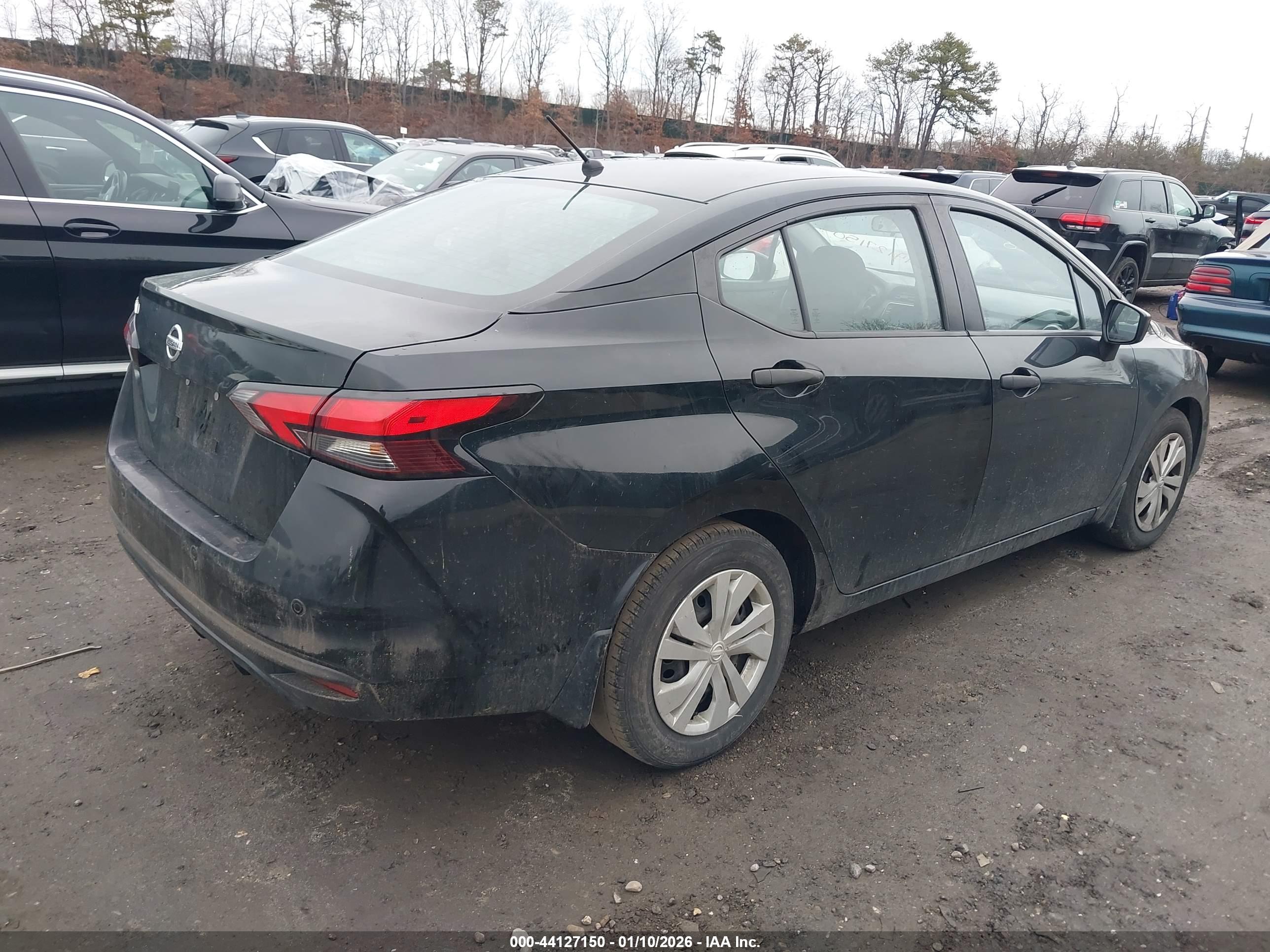 NISSAN VERSA image 4