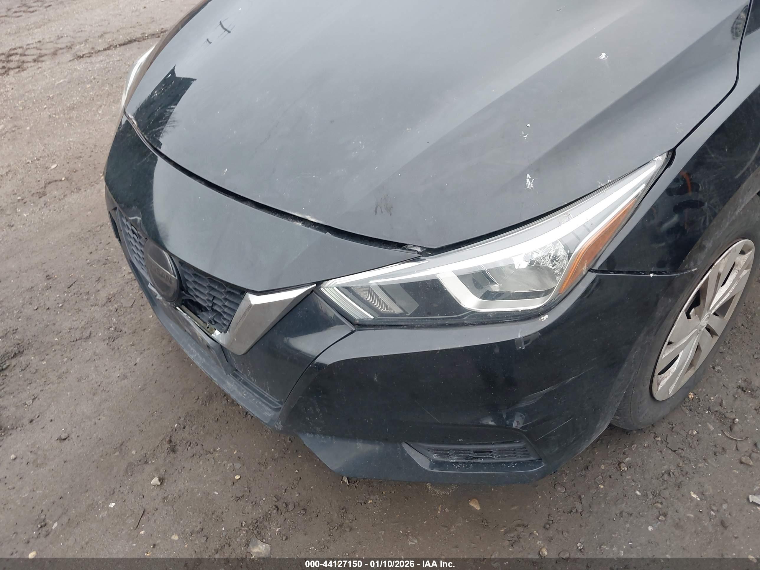 NISSAN VERSA image 6