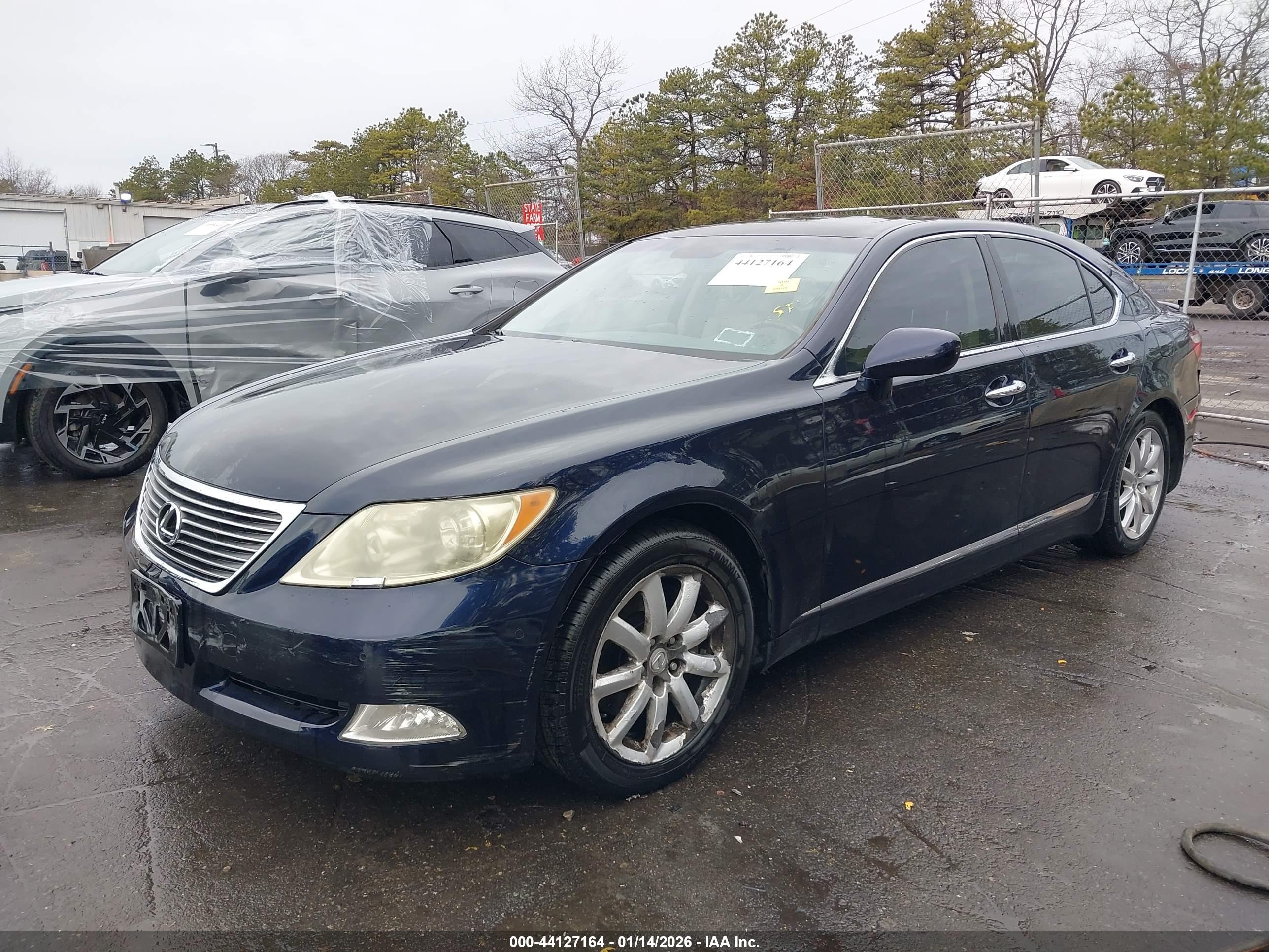 LEXUS LS image 2