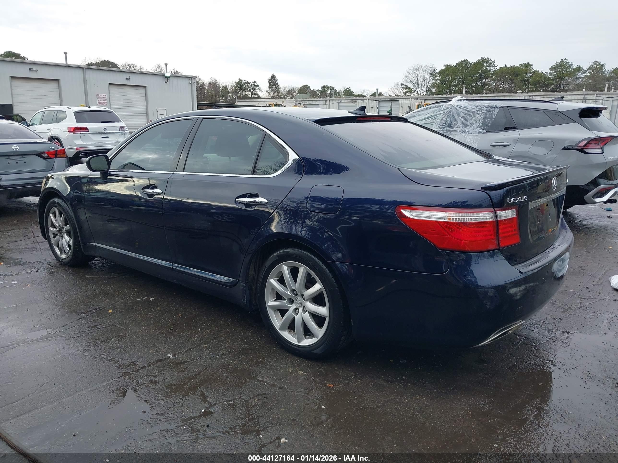 LEXUS LS image 3