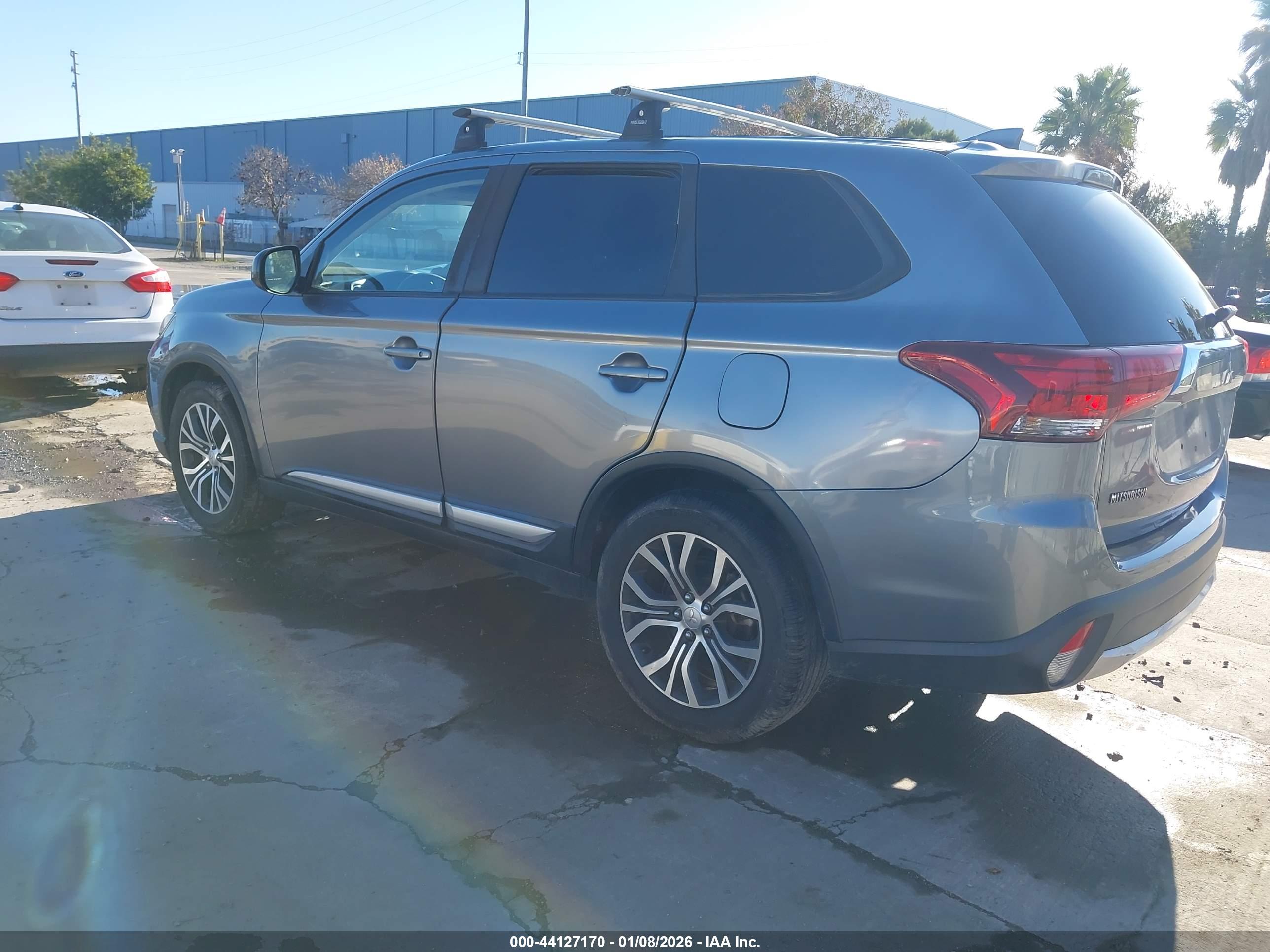 MITSUBISHI OUTLANDER image 3