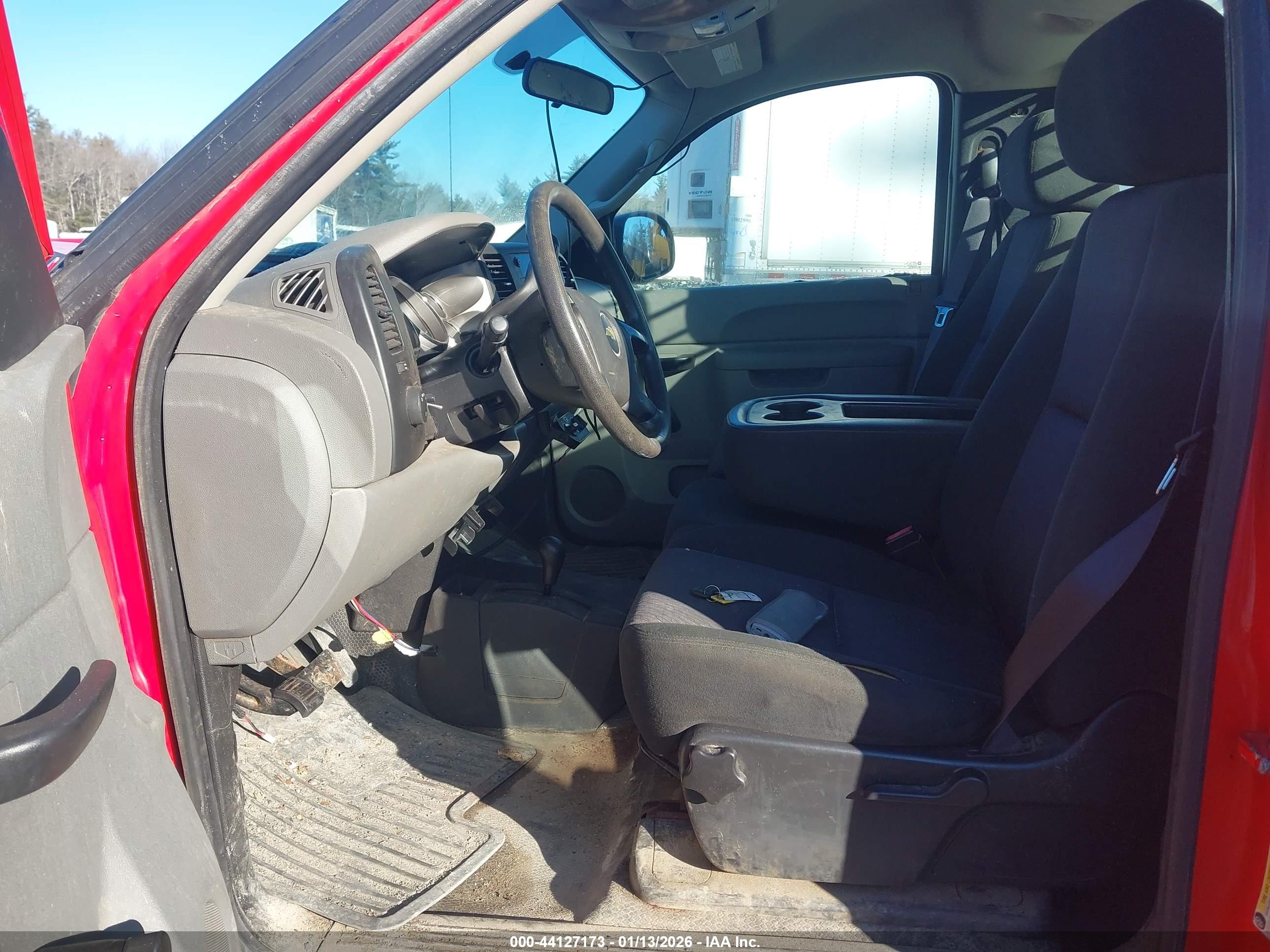 CHEVROLET SILVERADO image 5